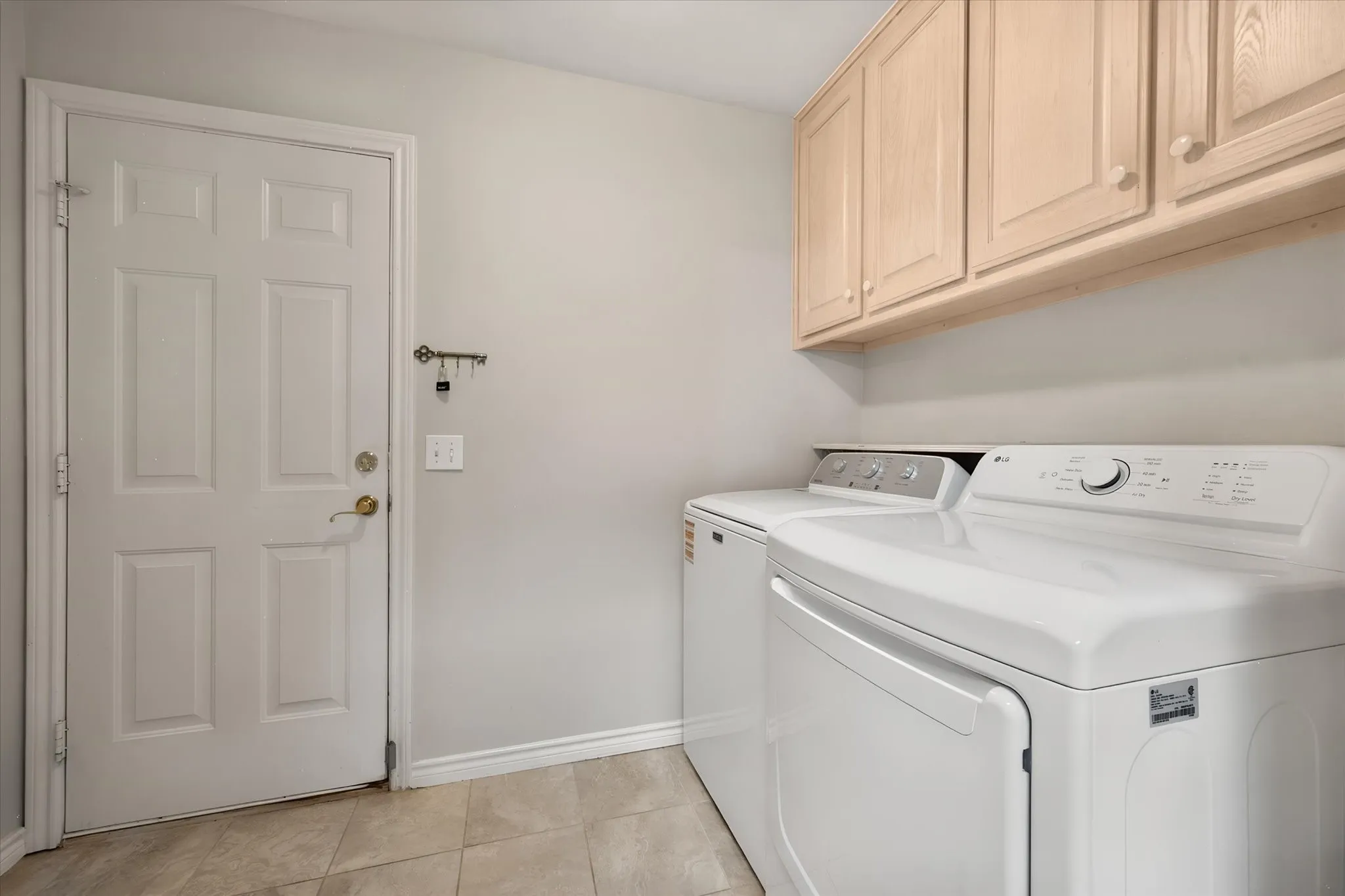 Duplex For Rent in Tarrant County , 2313 Ragland Road, Mansfield, Texas 76063, 3 Bedroom, 2 Bathroom, 2 Garage spaces, 1,551 Sqft, built in 1999, mls#21343495, Real Estate Agent in Mansfield, Homes For Rent in Tarrant county, Homes For Rent in Mansfield, Realtor in Mansfield Texas, Real Estate Brokerage Independent Realty Texas, Luminita Cordes Realtor