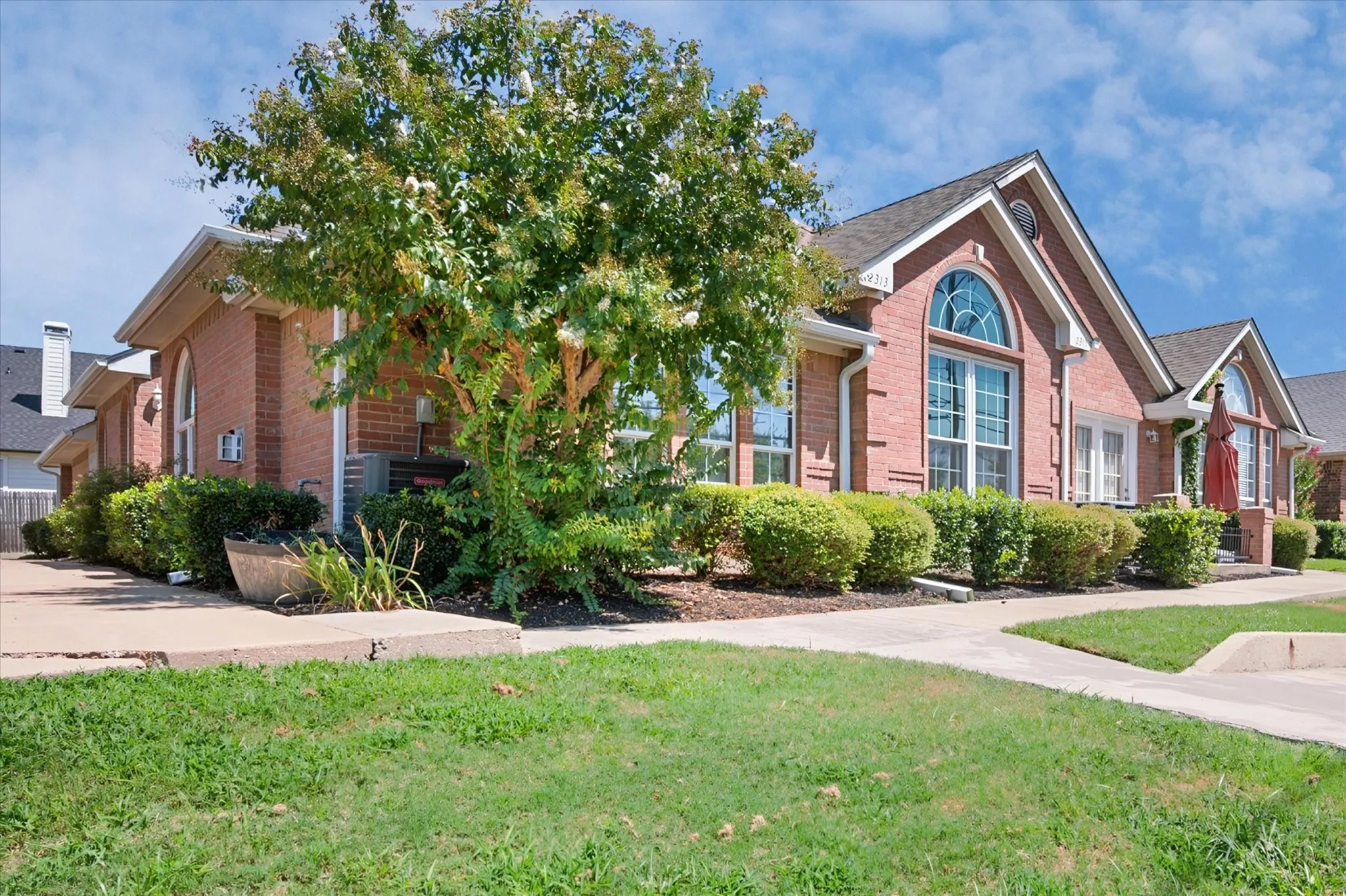 Duplex For Rent in Tarrant County , 2313 Ragland Road, Mansfield, Texas 76063, 3 Bedroom, 2 Bathroom, 2 Garage spaces, 1,551 Sqft, built in 1999, mls#21343495, Real Estate Agent in Mansfield, Homes For Rent in Tarrant county, Homes For Rent in Mansfield, Realtor in Mansfield Texas, Real Estate Brokerage Independent Realty Texas, Luminita Cordes Realtor