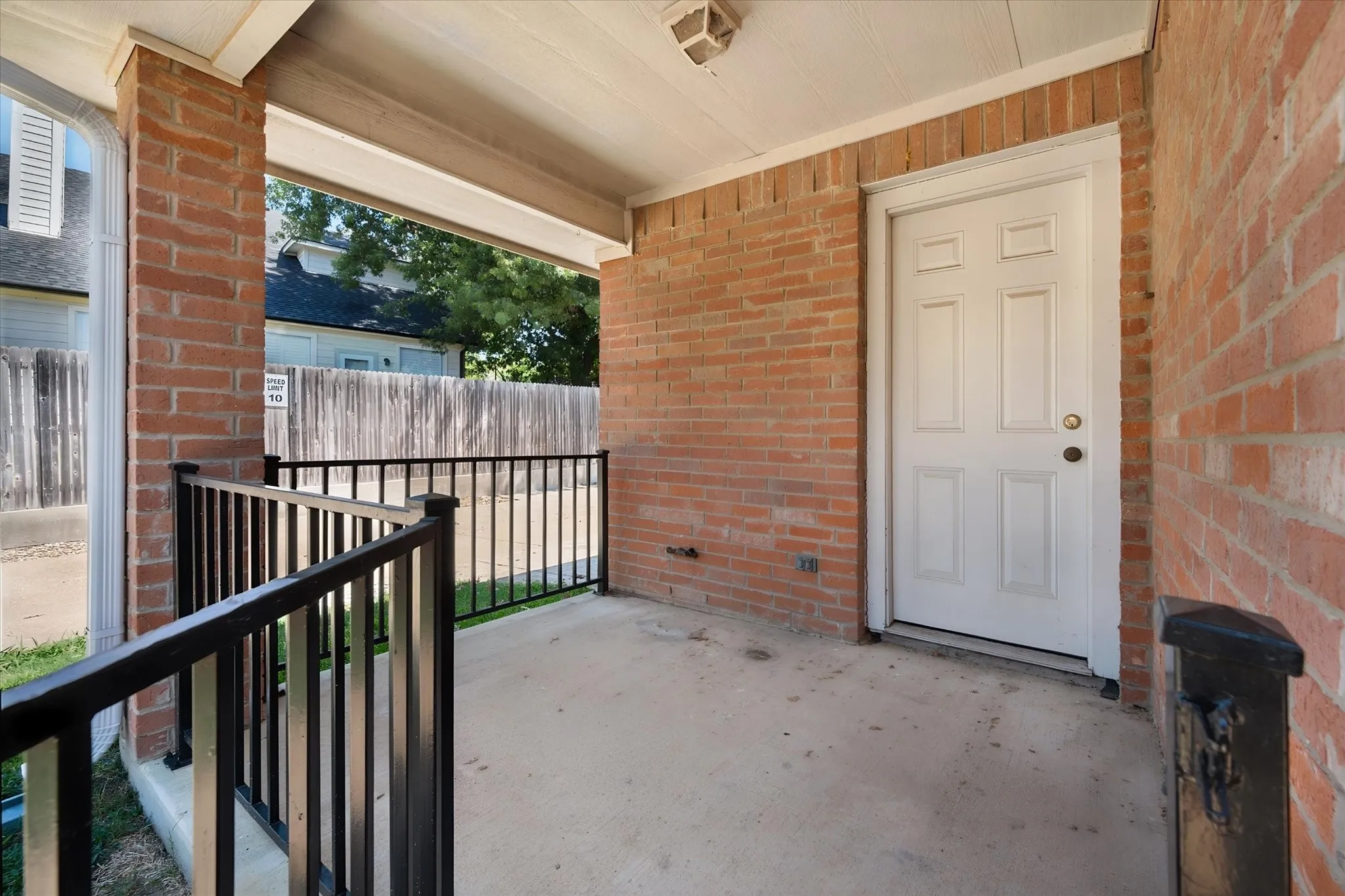 Duplex For Rent in Tarrant County , 2313 Ragland Road, Mansfield, Texas 76063, 3 Bedroom, 2 Bathroom, 2 Garage spaces, 1,551 Sqft, built in 1999, mls#21343495, Real Estate Agent in Mansfield, Homes For Rent in Tarrant county, Homes For Rent in Mansfield, Realtor in Mansfield Texas, Real Estate Brokerage Independent Realty Texas, Luminita Cordes Realtor