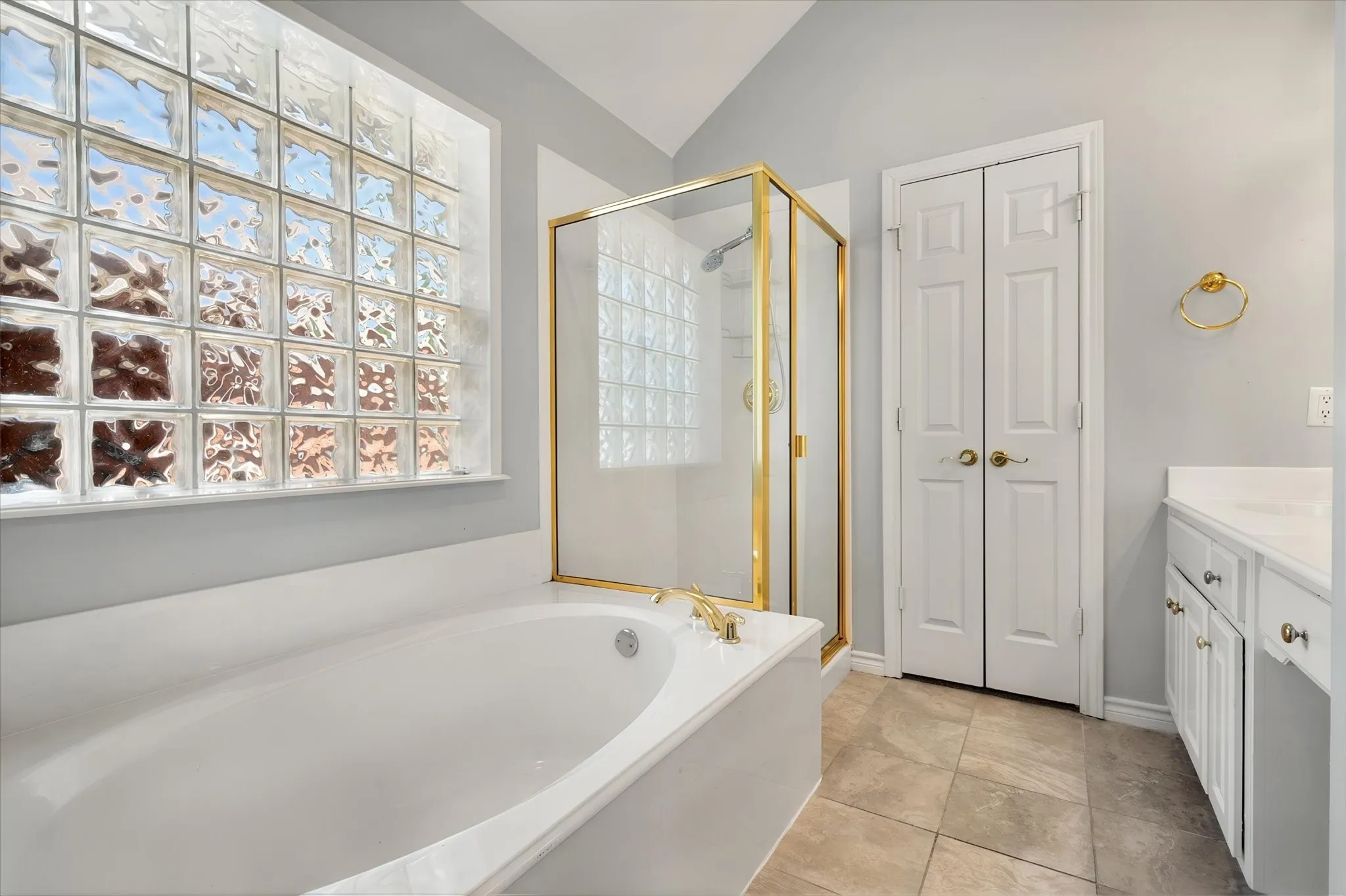 Duplex For Rent in Tarrant County , 2313 Ragland Road, Mansfield, Texas 76063, 3 Bedroom, 2 Bathroom, 2 Garage spaces, 1,551 Sqft, built in 1999, mls#21343495, Real Estate Agent in Mansfield, Homes For Rent in Tarrant county, Homes For Rent in Mansfield, Realtor in Mansfield Texas, Real Estate Brokerage Independent Realty Texas, Luminita Cordes Realtor