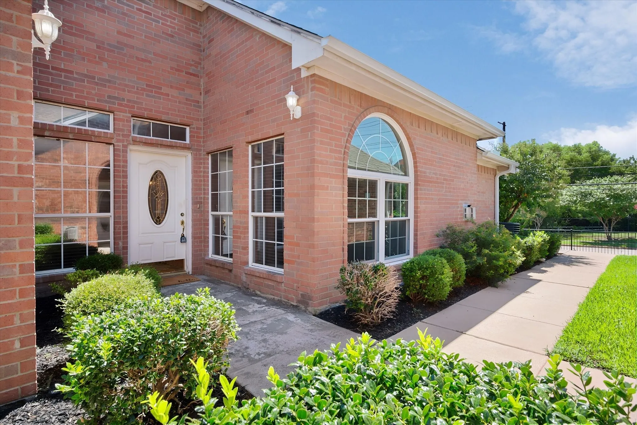 Duplex For Rent in Tarrant County , 2313 Ragland Road, Mansfield, Texas 76063, 3 Bedroom, 2 Bathroom, 2 Garage spaces, 1,551 Sqft, built in 1999, mls#21343495, Real Estate Agent in Mansfield, Homes For Rent in Tarrant county, Homes For Rent in Mansfield, Realtor in Mansfield Texas, Real Estate Brokerage Independent Realty Texas, Luminita Cordes Realtor