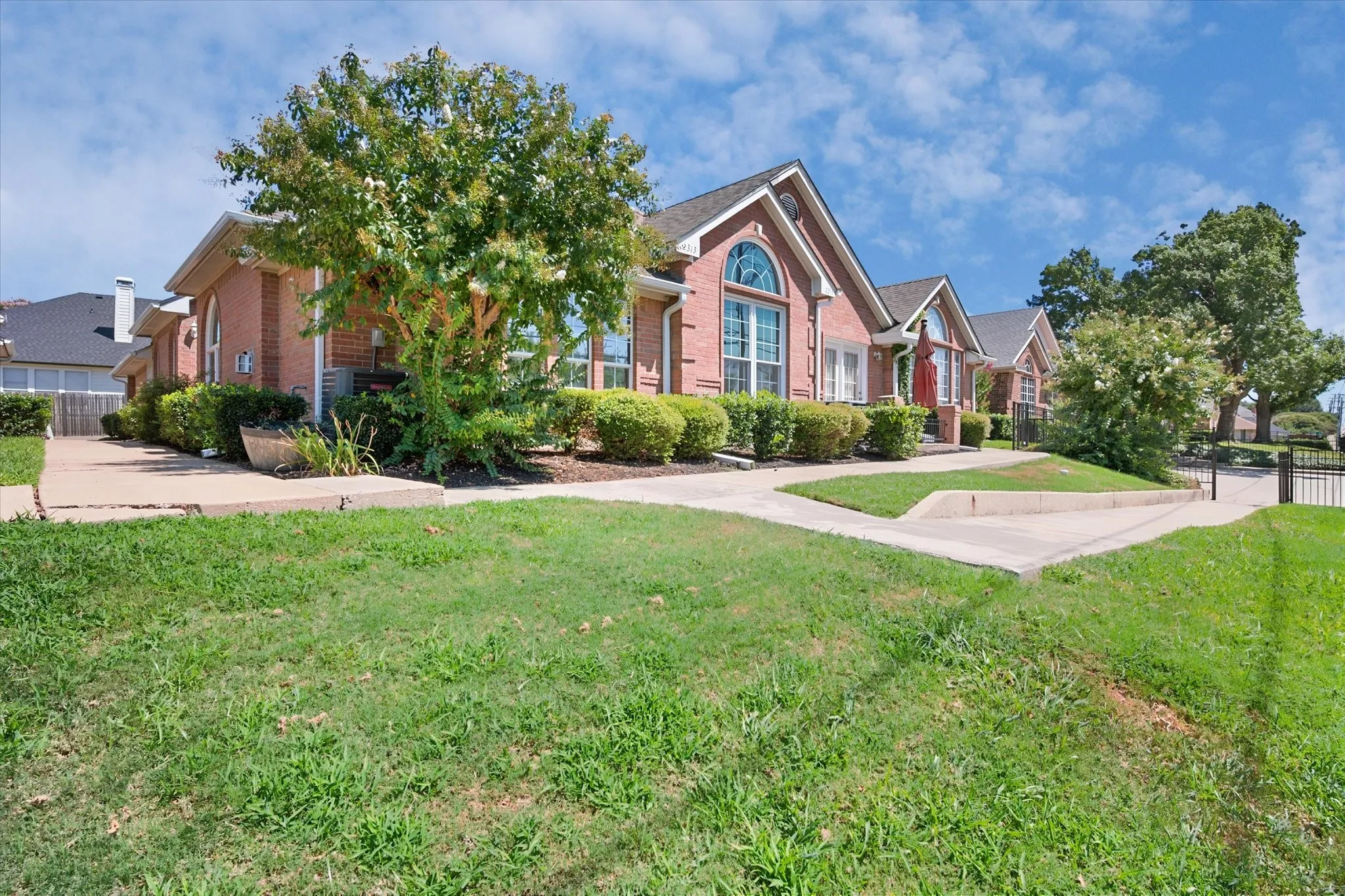Duplex For Rent in Tarrant County , 2313 Ragland Road, Mansfield, Texas 76063, 3 Bedroom, 2 Bathroom, 2 Garage spaces, 1,551 Sqft, built in 1999, mls#21343495, Real Estate Agent in Mansfield, Homes For Rent in Tarrant county, Homes For Rent in Mansfield, Realtor in Mansfield Texas, Real Estate Brokerage Independent Realty Texas, Luminita Cordes Realtor