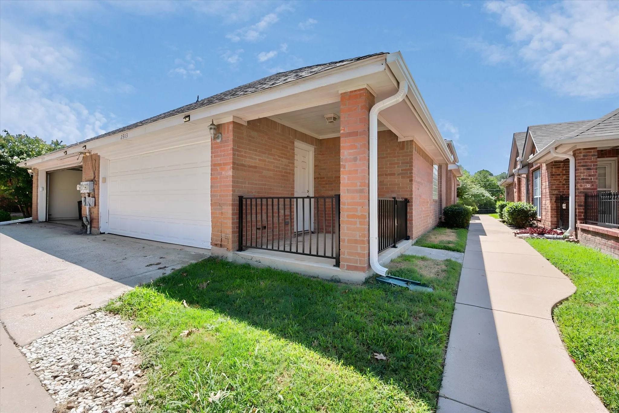 Duplex For Rent in Tarrant County , 2313 Ragland Road, Mansfield, Texas 76063, 3 Bedroom, 2 Bathroom, 2 Garage spaces, 1,551 Sqft, built in 1999, mls#21343495, Real Estate Agent in Mansfield, Homes For Rent in Tarrant county, Homes For Rent in Mansfield, Realtor in Mansfield Texas, Real Estate Brokerage Independent Realty Texas, Luminita Cordes Realtor
