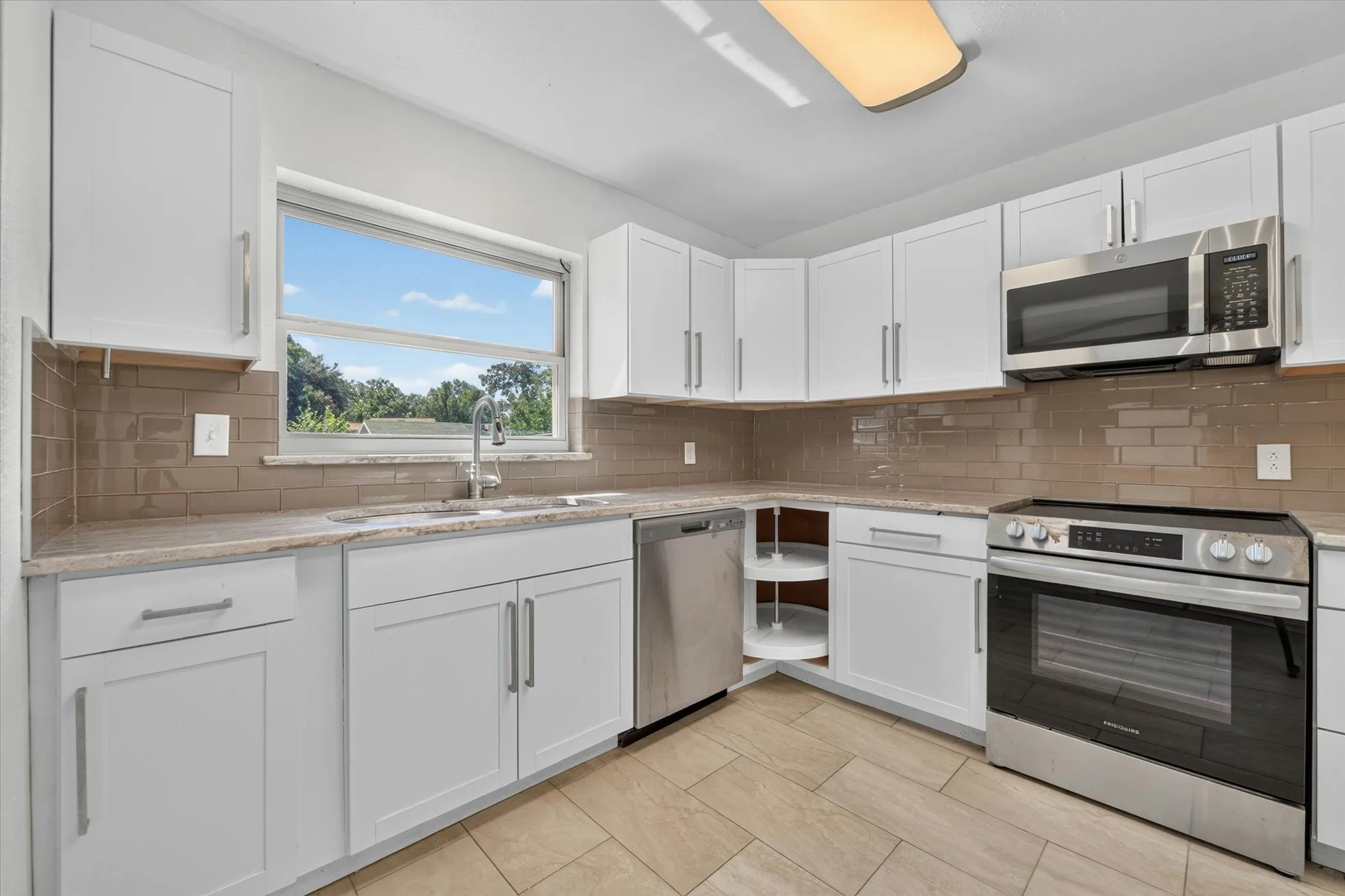 Single Family Residence For Sale in Tarrant County , 7209 Cleburne Road, Fort Worth, Texas 76133, 4 Bedroom, 2 Bathroom, 2 Garage spaces, 2,137 Sqft, built in 1979, mls#21343497, Real Estate Agent in Fort Worth, Homes For Sale in Tarrant county, Homes For Sale in Fort Worth, Realtor in Fort Worth Texas, Real Estate Brokerage Independent Realty Texas, Luminita Cordes Realtor