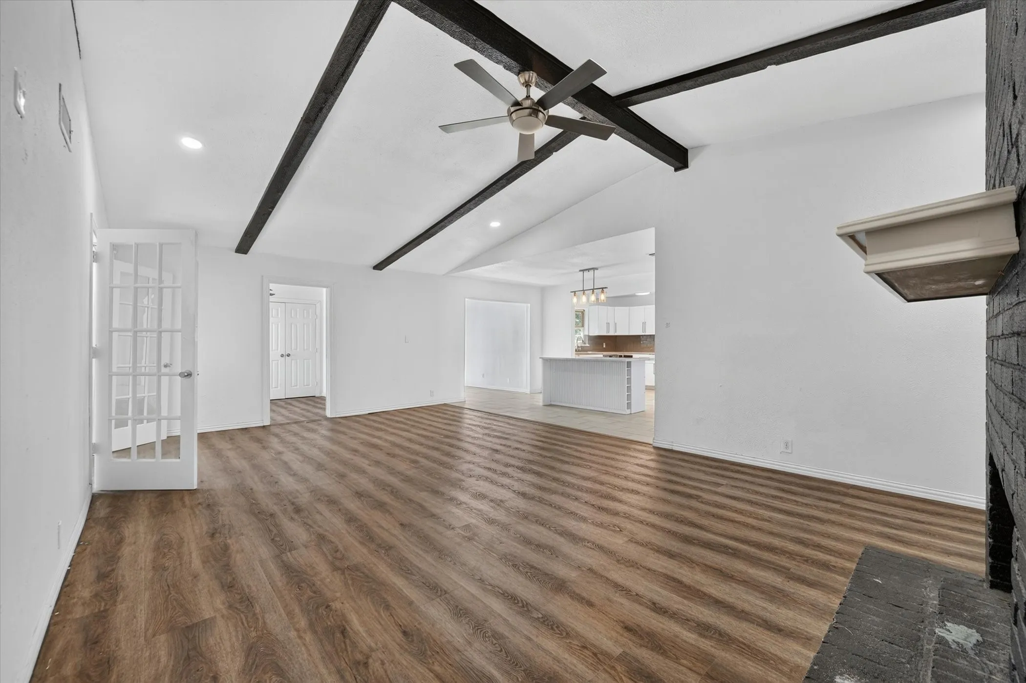 Single Family Residence For Sale in Tarrant County , 7209 Cleburne Road, Fort Worth, Texas 76133, 4 Bedroom, 2 Bathroom, 2 Garage spaces, 2,137 Sqft, built in 1979, mls#21343497, Real Estate Agent in Fort Worth, Homes For Sale in Tarrant county, Homes For Sale in Fort Worth, Realtor in Fort Worth Texas, Real Estate Brokerage Independent Realty Texas, Luminita Cordes Realtor