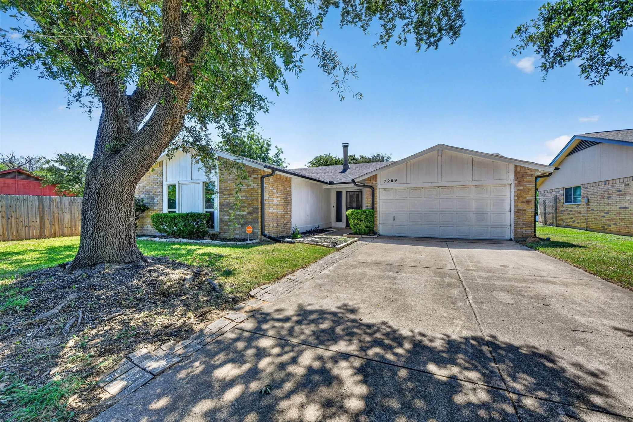 Single Family Residence For Sale in Tarrant County , 7209 Cleburne Road, Fort Worth, Texas 76133, 4 Bedroom, 2 Bathroom, 2 Garage spaces, 2,137 Sqft, built in 1979, mls#21343497, Real Estate Agent in Fort Worth, Homes For Sale in Tarrant county, Homes For Sale in Fort Worth, Realtor in Fort Worth Texas, Real Estate Brokerage Independent Realty Texas, Luminita Cordes Realtor