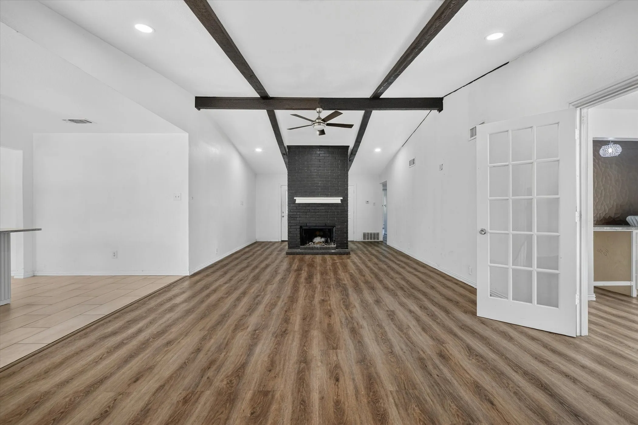Single Family Residence For Sale in Tarrant County , 7209 Cleburne Road, Fort Worth, Texas 76133, 4 Bedroom, 2 Bathroom, 2 Garage spaces, 2,137 Sqft, built in 1979, mls#21343497, Real Estate Agent in Fort Worth, Homes For Sale in Tarrant county, Homes For Sale in Fort Worth, Realtor in Fort Worth Texas, Real Estate Brokerage Independent Realty Texas, Luminita Cordes Realtor