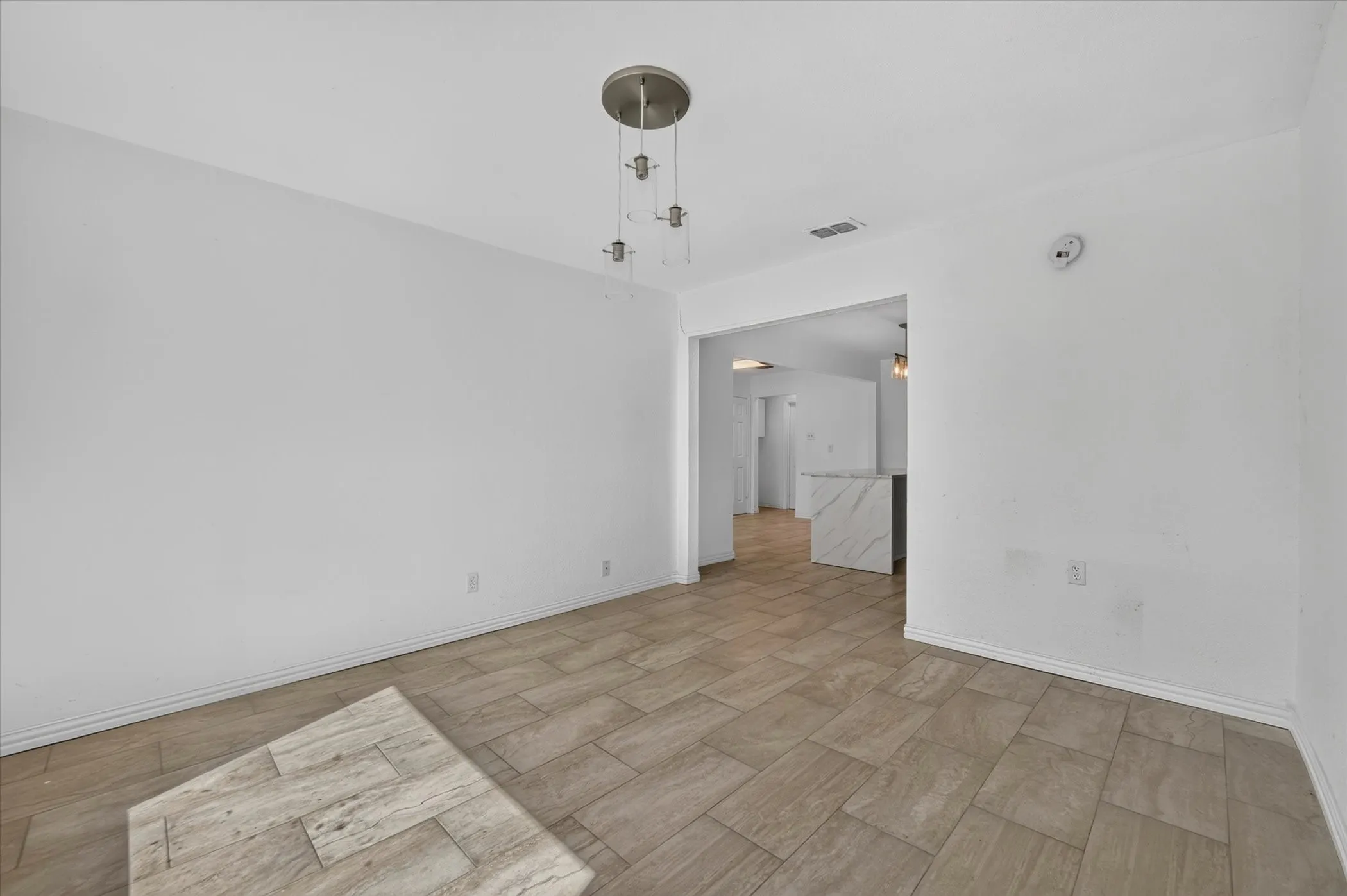 Single Family Residence For Sale in Tarrant County , 7209 Cleburne Road, Fort Worth, Texas 76133, 4 Bedroom, 2 Bathroom, 2 Garage spaces, 2,137 Sqft, built in 1979, mls#21343497, Real Estate Agent in Fort Worth, Homes For Sale in Tarrant county, Homes For Sale in Fort Worth, Realtor in Fort Worth Texas, Real Estate Brokerage Independent Realty Texas, Luminita Cordes Realtor