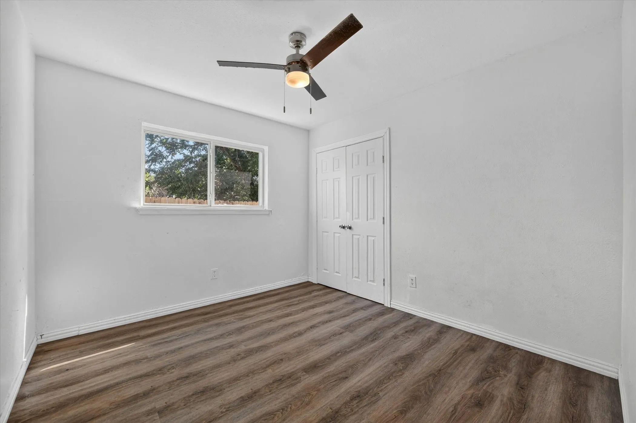 Single Family Residence For Sale in Tarrant County , 7209 Cleburne Road, Fort Worth, Texas 76133, 4 Bedroom, 2 Bathroom, 2 Garage spaces, 2,137 Sqft, built in 1979, mls#21343497, Real Estate Agent in Fort Worth, Homes For Sale in Tarrant county, Homes For Sale in Fort Worth, Realtor in Fort Worth Texas, Real Estate Brokerage Independent Realty Texas, Luminita Cordes Realtor