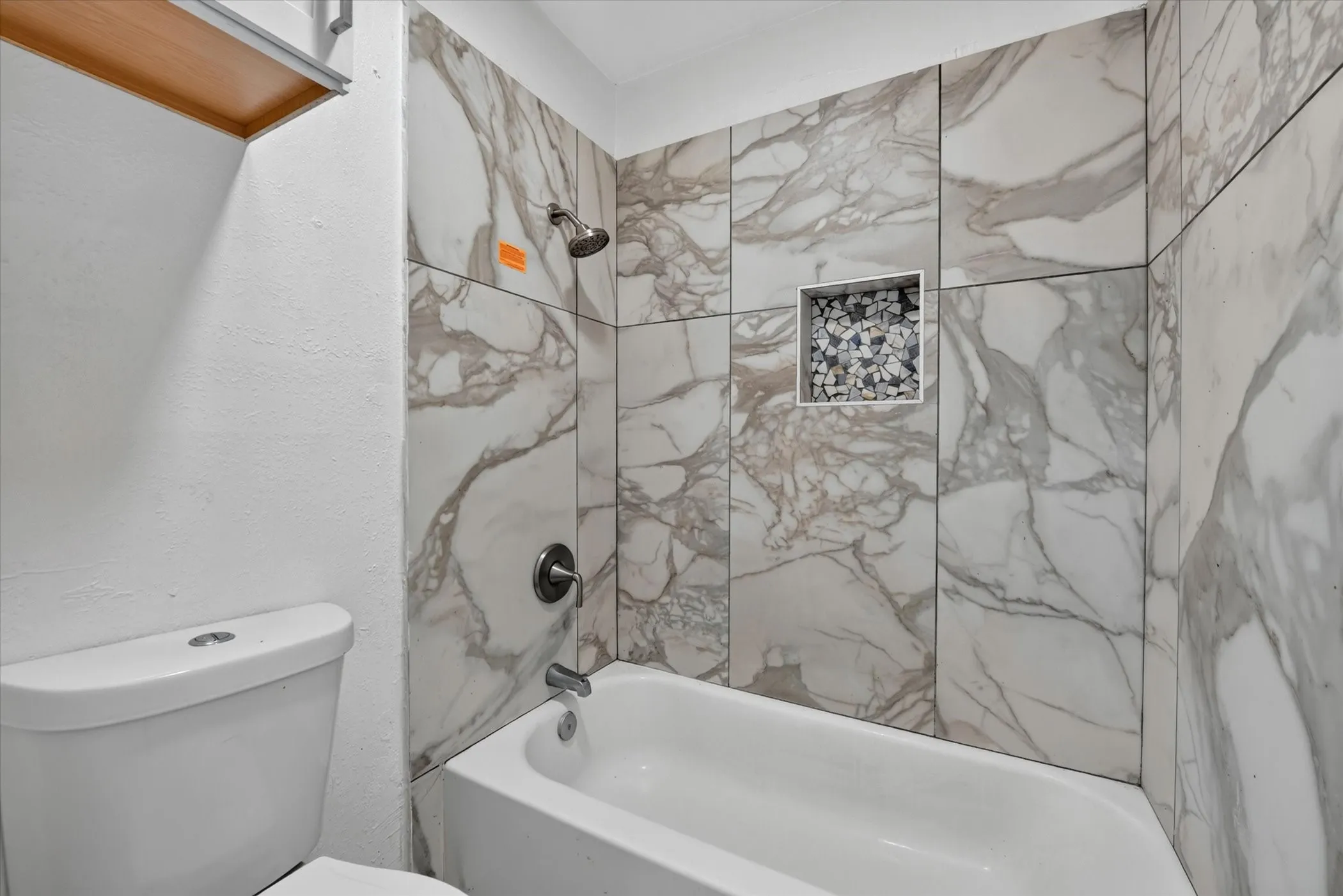 Single Family Residence For Sale in Tarrant County , 7209 Cleburne Road, Fort Worth, Texas 76133, 4 Bedroom, 2 Bathroom, 2 Garage spaces, 2,137 Sqft, built in 1979, mls#21343497, Real Estate Agent in Fort Worth, Homes For Sale in Tarrant county, Homes For Sale in Fort Worth, Realtor in Fort Worth Texas, Real Estate Brokerage Independent Realty Texas, Luminita Cordes Realtor