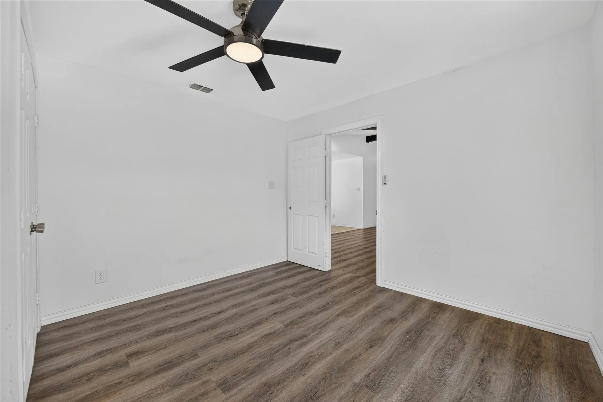 Single Family Residence For Sale in Tarrant County , 7209 Cleburne Road, Fort Worth, Texas 76133, 4 Bedroom, 2 Bathroom, 2 Garage spaces, 2,137 Sqft, built in 1979, mls#21343497, Real Estate Agent in Fort Worth, Homes For Sale in Tarrant county, Homes For Sale in Fort Worth, Realtor in Fort Worth Texas, Real Estate Brokerage Independent Realty Texas, Luminita Cordes Realtor