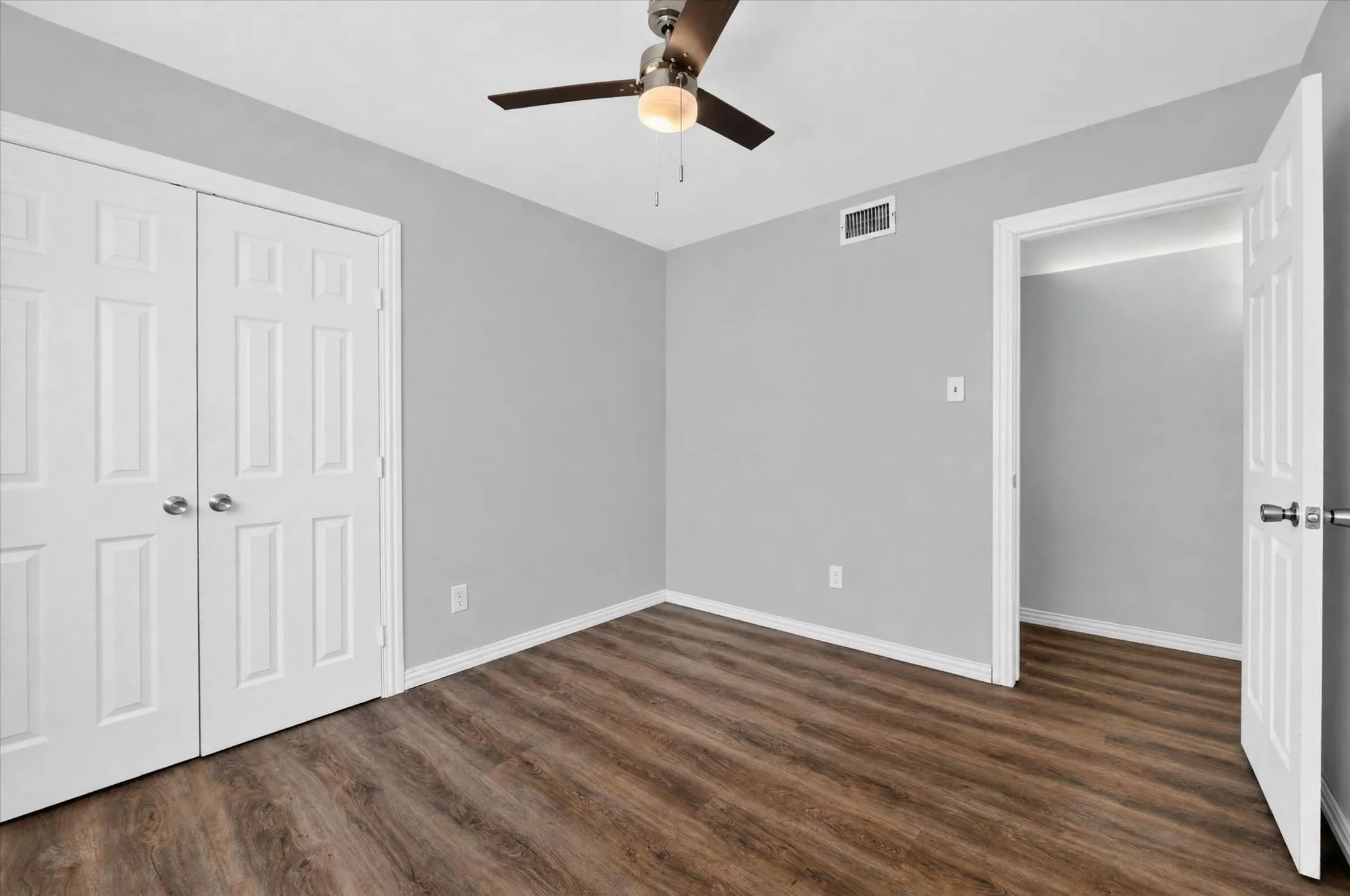 Single Family Residence For Sale in Tarrant County , 7209 Cleburne Road, Fort Worth, Texas 76133, 4 Bedroom, 2 Bathroom, 2 Garage spaces, 2,137 Sqft, built in 1979, mls#21343497, Real Estate Agent in Fort Worth, Homes For Sale in Tarrant county, Homes For Sale in Fort Worth, Realtor in Fort Worth Texas, Real Estate Brokerage Independent Realty Texas, Luminita Cordes Realtor