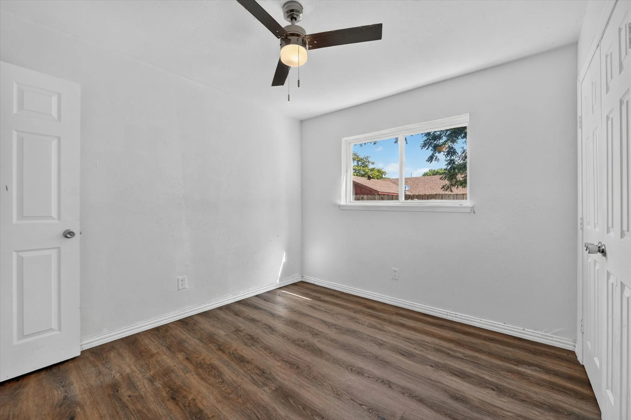 Single Family Residence For Sale in Tarrant County , 7209 Cleburne Road, Fort Worth, Texas 76133, 4 Bedroom, 2 Bathroom, 2 Garage spaces, 2,137 Sqft, built in 1979, mls#21343497, Real Estate Agent in Fort Worth, Homes For Sale in Tarrant county, Homes For Sale in Fort Worth, Realtor in Fort Worth Texas, Real Estate Brokerage Independent Realty Texas, Luminita Cordes Realtor