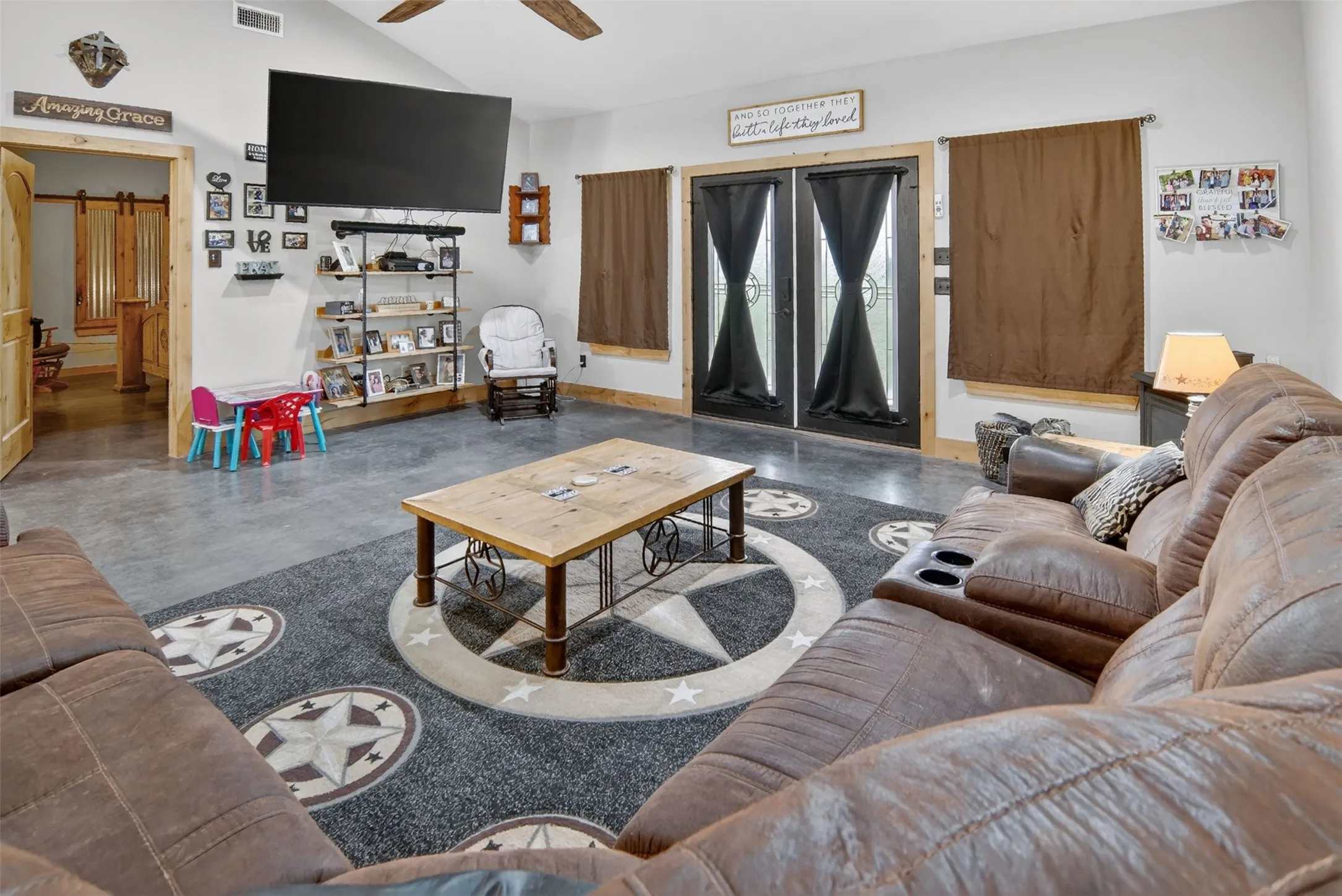 Farm For Sale in Hunt County , 7400 County Road 4726, Wolfe City, Texas 75496, 3 Bedroom, 2 Bathroom, Garage spaces, 1,972 Sqft, built in 2018, mls#21343342, Real Estate Agent in Wolfe City, Homes For Sale in Hunt county, Homes For Sale in Wolfe City, Realtor in Wolfe City Texas, Real Estate Brokerage Independent Realty Texas, Luminita Cordes Realtor