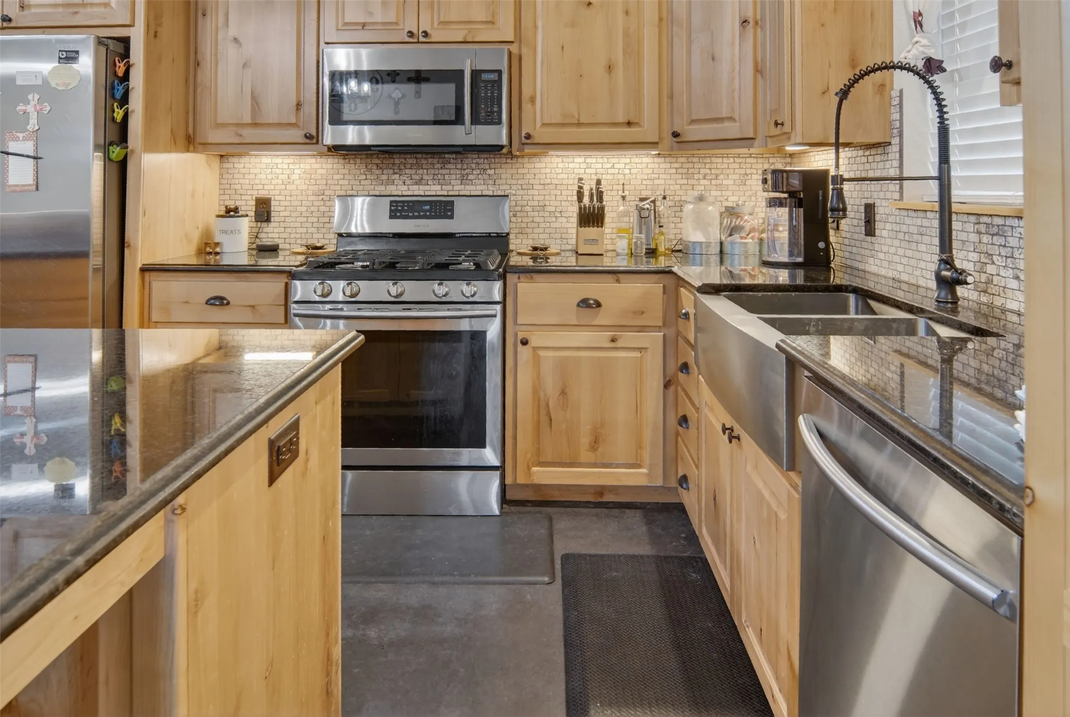 Farm For Sale in Hunt County , 7400 County Road 4726, Wolfe City, Texas 75496, 3 Bedroom, 2 Bathroom, Garage spaces, 1,972 Sqft, built in 2018, mls#21343342, Real Estate Agent in Wolfe City, Homes For Sale in Hunt county, Homes For Sale in Wolfe City, Realtor in Wolfe City Texas, Real Estate Brokerage Independent Realty Texas, Luminita Cordes Realtor
