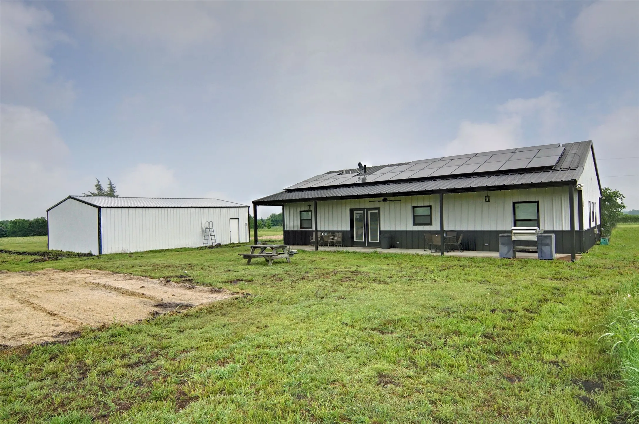 Farm For Sale in Hunt County , 7400 County Road 4726, Wolfe City, Texas 75496, 3 Bedroom, 2 Bathroom, Garage spaces, 1,972 Sqft, built in 2018, mls#21343342, Real Estate Agent in Wolfe City, Homes For Sale in Hunt county, Homes For Sale in Wolfe City, Realtor in Wolfe City Texas, Real Estate Brokerage Independent Realty Texas, Luminita Cordes Realtor