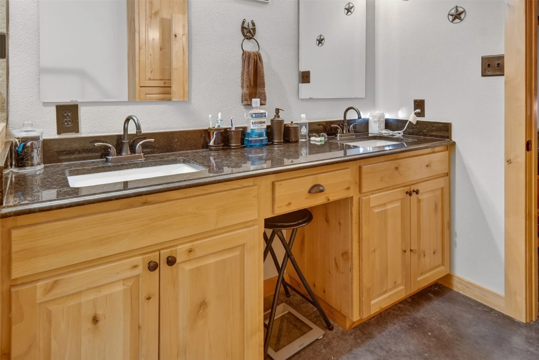 Farm For Sale in Hunt County , 7400 County Road 4726, Wolfe City, Texas 75496, 3 Bedroom, 2 Bathroom, Garage spaces, 1,972 Sqft, built in 2018, mls#21343342, Real Estate Agent in Wolfe City, Homes For Sale in Hunt county, Homes For Sale in Wolfe City, Realtor in Wolfe City Texas, Real Estate Brokerage Independent Realty Texas, Luminita Cordes Realtor