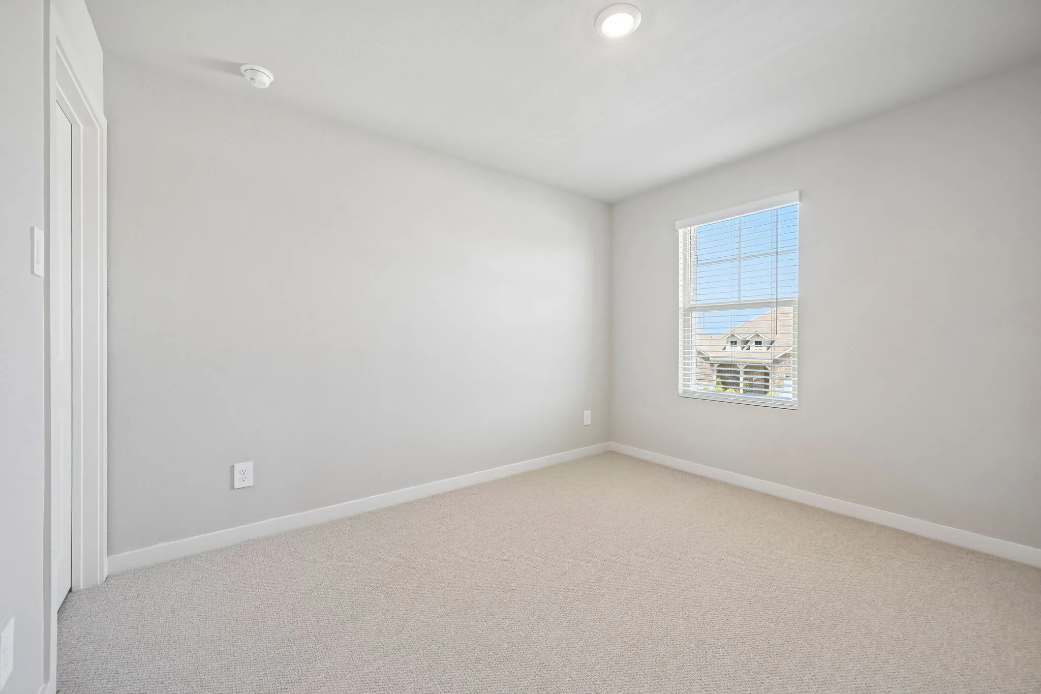  Photo is not of the actual home, but is an inspirational photo of builder’s model home and may depict options, furnishings, and/or decorator features that are not included.
