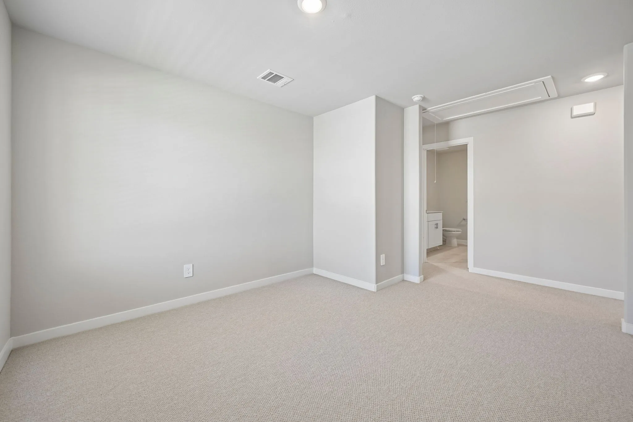  Photo is not of the actual home, but is an inspirational photo of builder’s model home and may depict options, furnishings, and/or decorator features that are not included.

