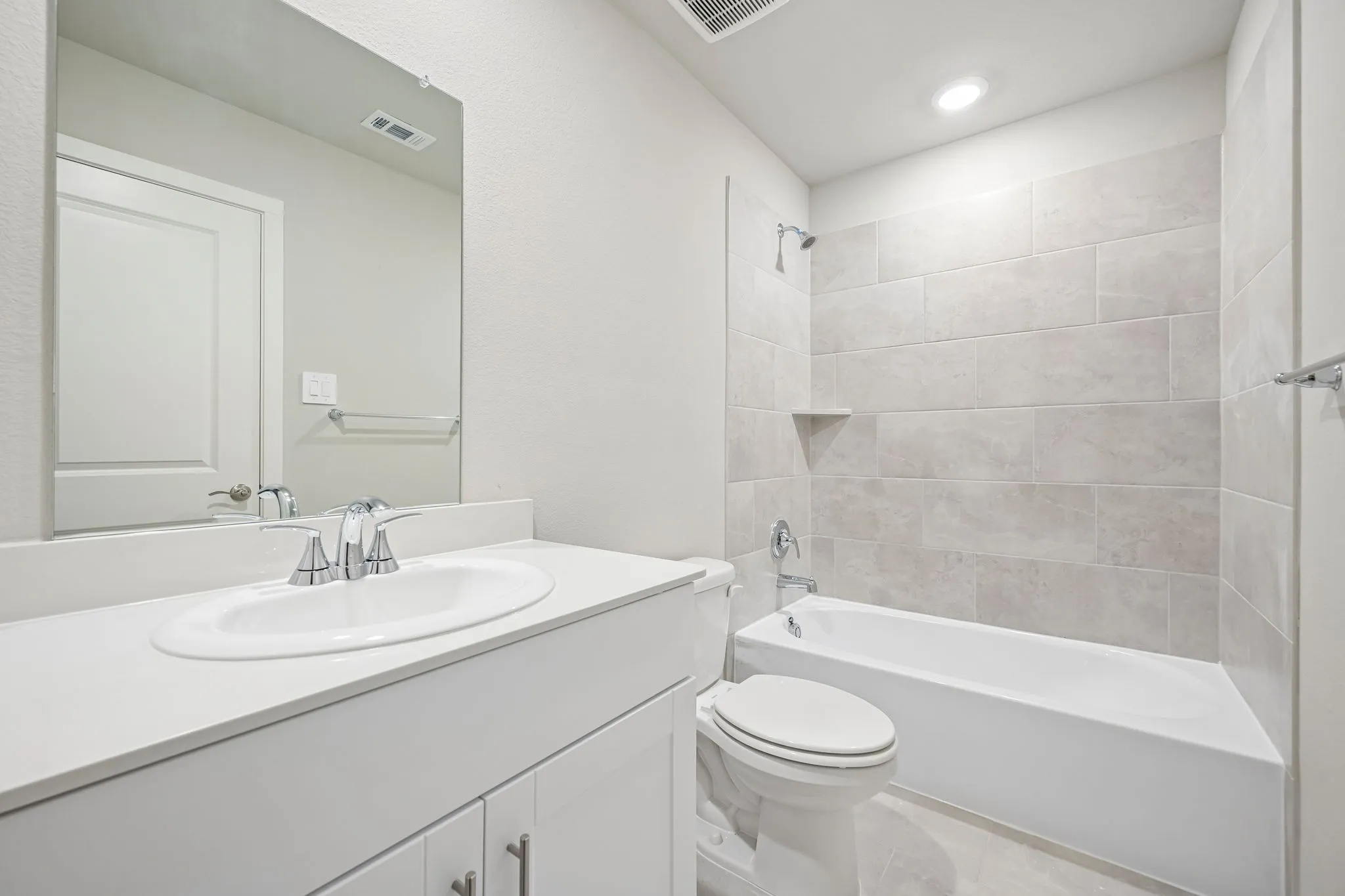  Photo is not of the actual home, but is an inspirational photo of builder’s model home and may depict options, furnishings, and/or decorator features that are not included.
