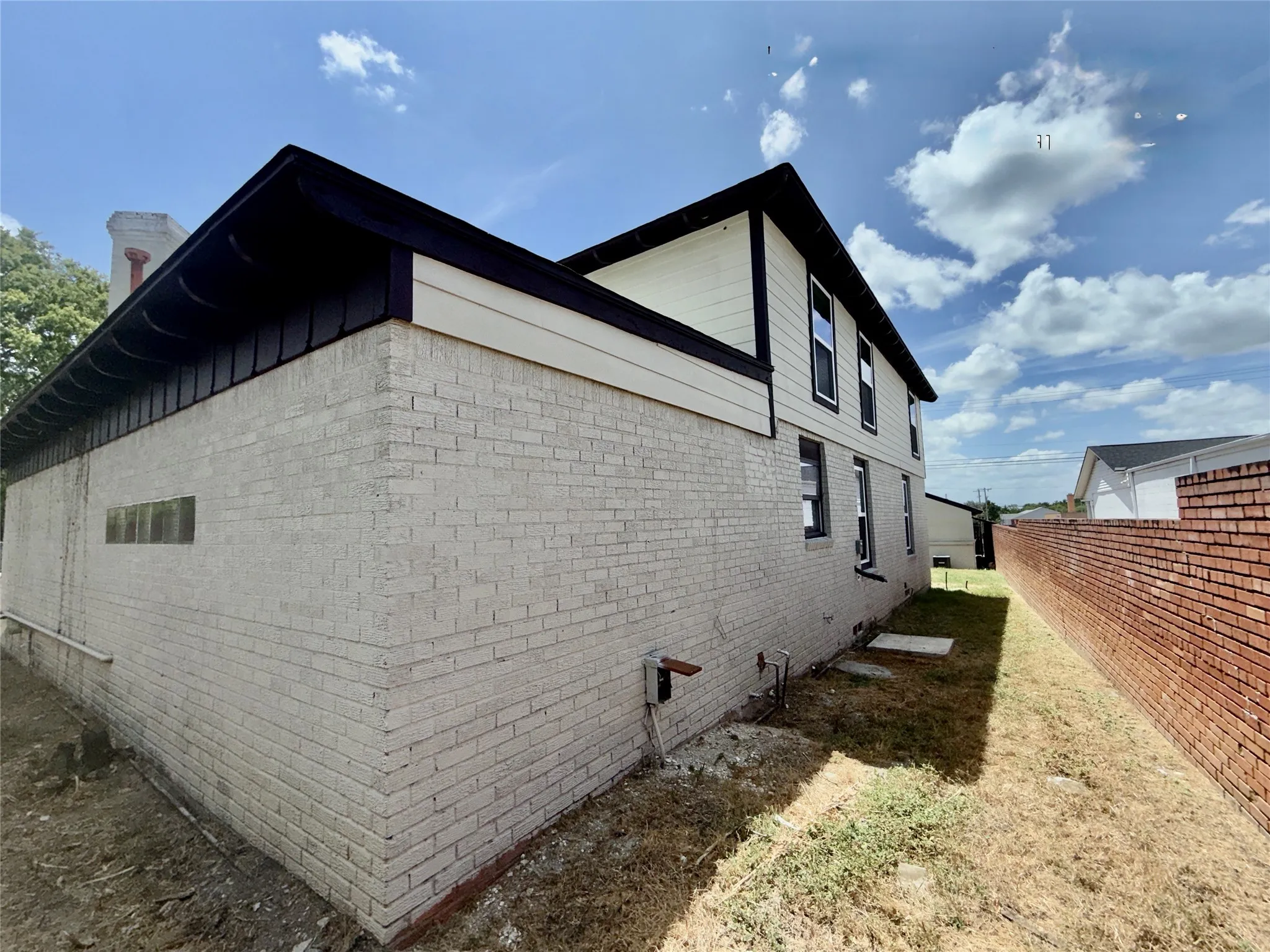 Single Family Residence For Sale in Dallas County , 7629 Military Parkway, Dallas, Texas 75227, 4 Bedroom, 4 Bathroom, Garage spaces, 3,120 Sqft, built in 1949, mls#21342553, Real Estate Agent in Dallas, Homes For Sale in Dallas county, Homes For Sale in Dallas, Realtor in Dallas Texas, Real Estate Brokerage Independent Realty Texas, Luminita Cordes Realtor