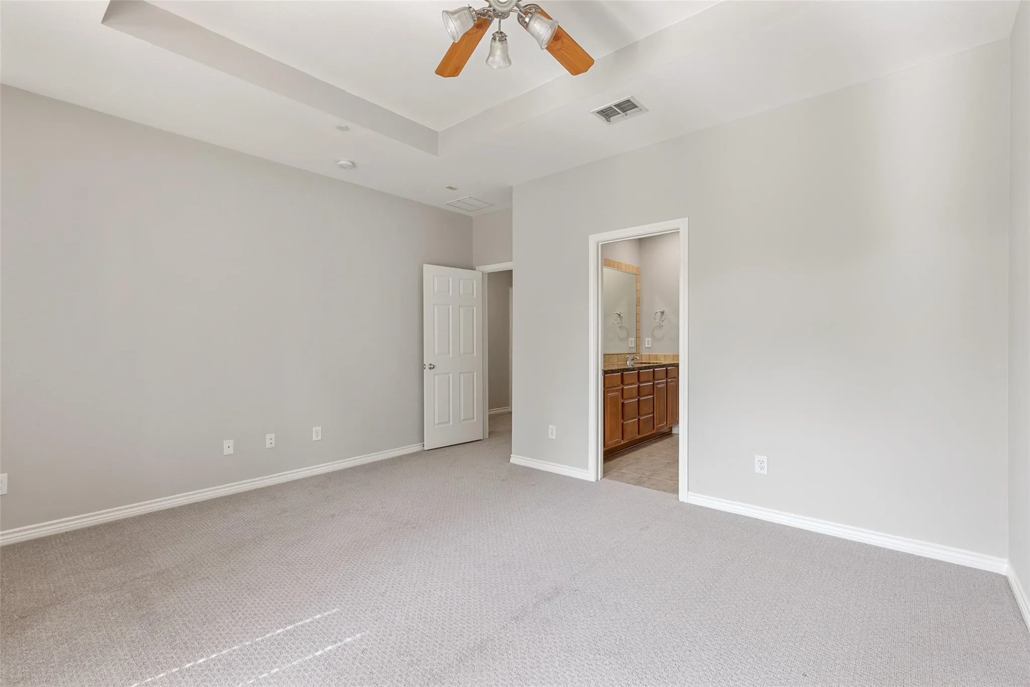 Townhouse For Rent in Dallas County , 4121 Mckinney Avenue 6, Dallas, Texas 75204, 2 Bedroom, 3 Bathroom, 2 Garage spaces, 1,880 Sqft, built in 2003, mls#21338148, Real Estate Agent in Dallas, Homes For Rent in Dallas county, Homes For Rent in Dallas, Realtor in Dallas Texas, Real Estate Brokerage Independent Realty Texas, Luminita Cordes Realtor