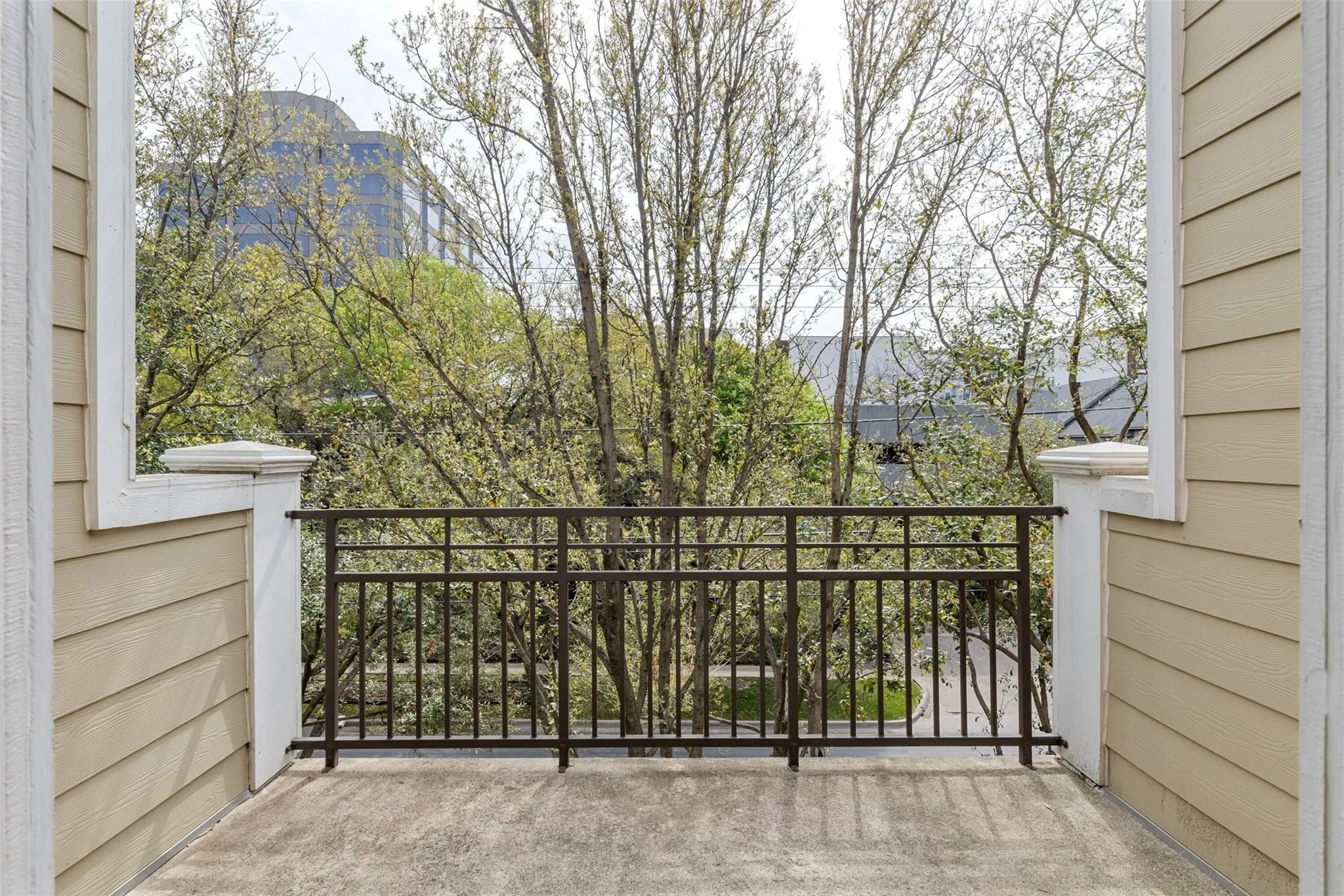 Townhouse For Rent in Dallas County , 4121 Mckinney Avenue 6, Dallas, Texas 75204, 2 Bedroom, 3 Bathroom, 2 Garage spaces, 1,880 Sqft, built in 2003, mls#21338148, Real Estate Agent in Dallas, Homes For Rent in Dallas county, Homes For Rent in Dallas, Realtor in Dallas Texas, Real Estate Brokerage Independent Realty Texas, Luminita Cordes Realtor