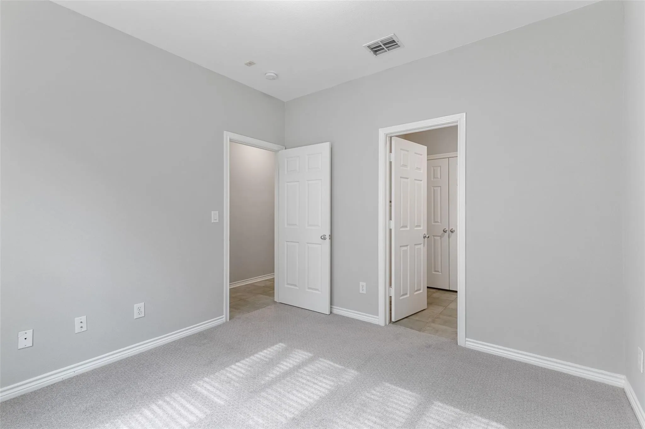 Townhouse For Rent in Dallas County , 4121 Mckinney Avenue 6, Dallas, Texas 75204, 2 Bedroom, 3 Bathroom, 2 Garage spaces, 1,880 Sqft, built in 2003, mls#21338148, Real Estate Agent in Dallas, Homes For Rent in Dallas county, Homes For Rent in Dallas, Realtor in Dallas Texas, Real Estate Brokerage Independent Realty Texas, Luminita Cordes Realtor
