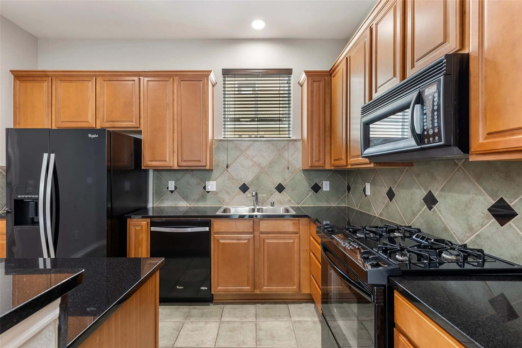Townhouse For Rent in Dallas County , 4121 Mckinney Avenue 6, Dallas, Texas 75204, 2 Bedroom, 3 Bathroom, 2 Garage spaces, 1,880 Sqft, built in 2003, mls#21338148, Real Estate Agent in Dallas, Homes For Rent in Dallas county, Homes For Rent in Dallas, Realtor in Dallas Texas, Real Estate Brokerage Independent Realty Texas, Luminita Cordes Realtor