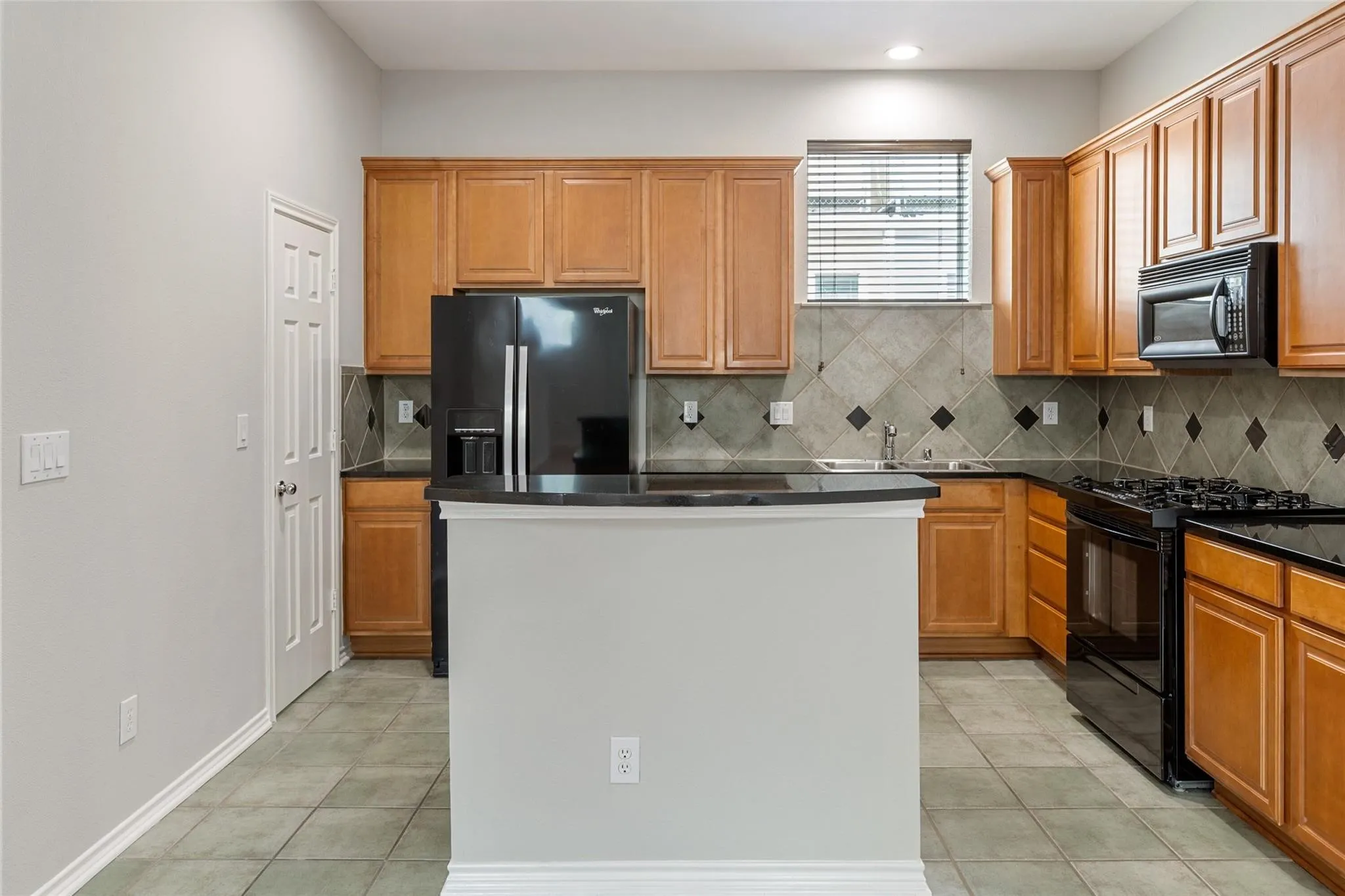 Townhouse For Rent in Dallas County , 4121 Mckinney Avenue 6, Dallas, Texas 75204, 2 Bedroom, 3 Bathroom, 2 Garage spaces, 1,880 Sqft, built in 2003, mls#21338148, Real Estate Agent in Dallas, Homes For Rent in Dallas county, Homes For Rent in Dallas, Realtor in Dallas Texas, Real Estate Brokerage Independent Realty Texas, Luminita Cordes Realtor