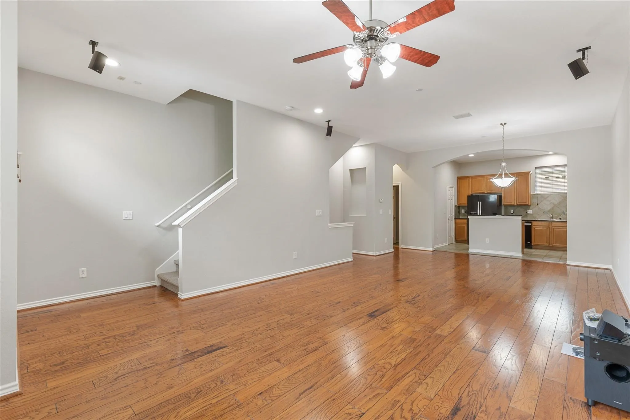 Townhouse For Rent in Dallas County , 4121 Mckinney Avenue 6, Dallas, Texas 75204, 2 Bedroom, 3 Bathroom, 2 Garage spaces, 1,880 Sqft, built in 2003, mls#21338148, Real Estate Agent in Dallas, Homes For Rent in Dallas county, Homes For Rent in Dallas, Realtor in Dallas Texas, Real Estate Brokerage Independent Realty Texas, Luminita Cordes Realtor