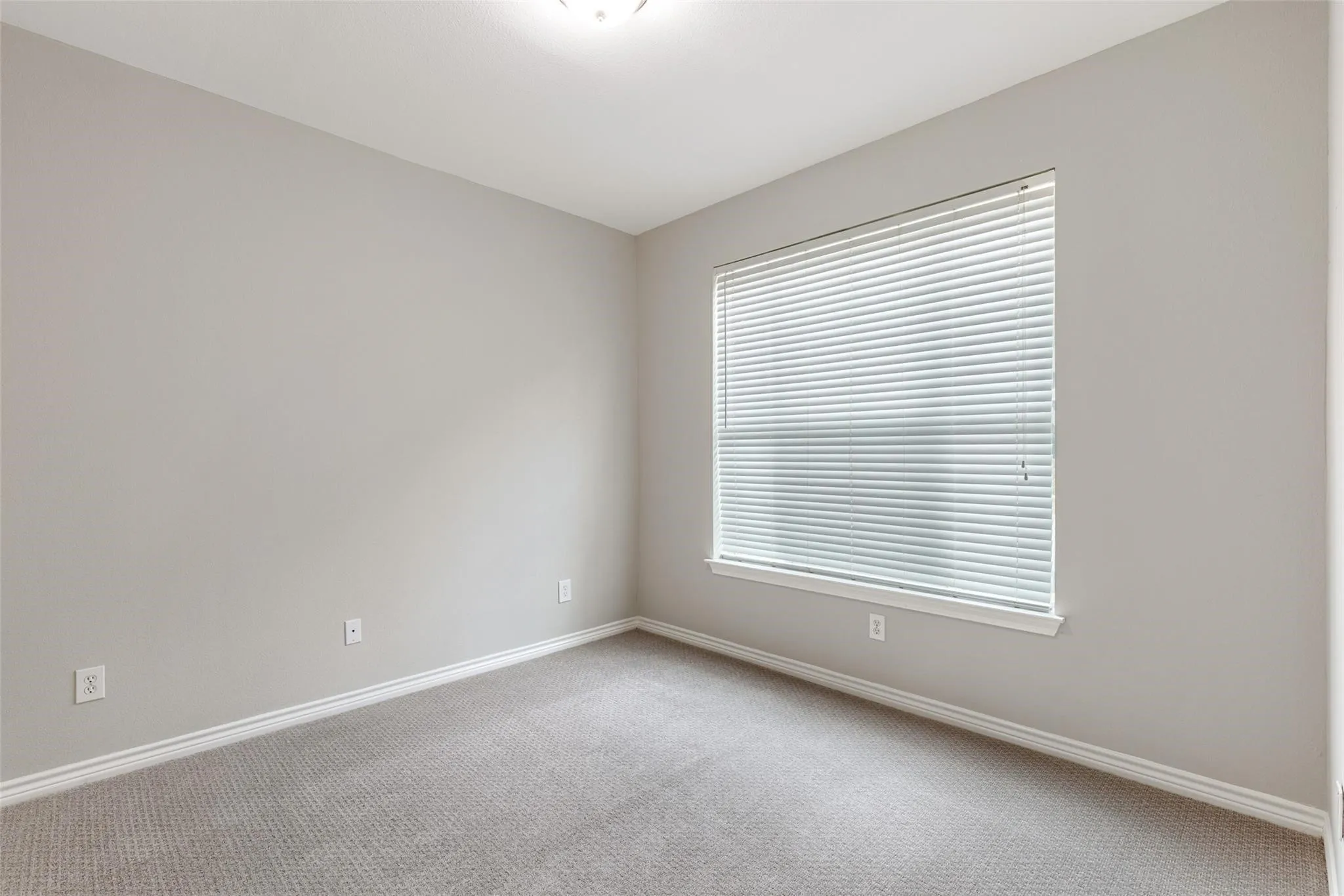 Townhouse For Rent in Dallas County , 4121 Mckinney Avenue 6, Dallas, Texas 75204, 2 Bedroom, 3 Bathroom, 2 Garage spaces, 1,880 Sqft, built in 2003, mls#21338148, Real Estate Agent in Dallas, Homes For Rent in Dallas county, Homes For Rent in Dallas, Realtor in Dallas Texas, Real Estate Brokerage Independent Realty Texas, Luminita Cordes Realtor
