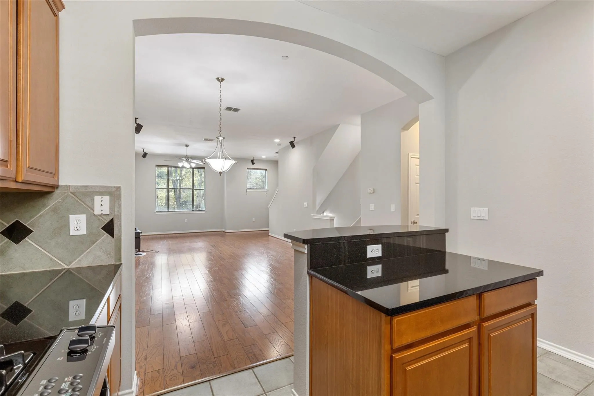 Townhouse For Rent in Dallas County , 4121 Mckinney Avenue 6, Dallas, Texas 75204, 2 Bedroom, 3 Bathroom, 2 Garage spaces, 1,880 Sqft, built in 2003, mls#21338148, Real Estate Agent in Dallas, Homes For Rent in Dallas county, Homes For Rent in Dallas, Realtor in Dallas Texas, Real Estate Brokerage Independent Realty Texas, Luminita Cordes Realtor