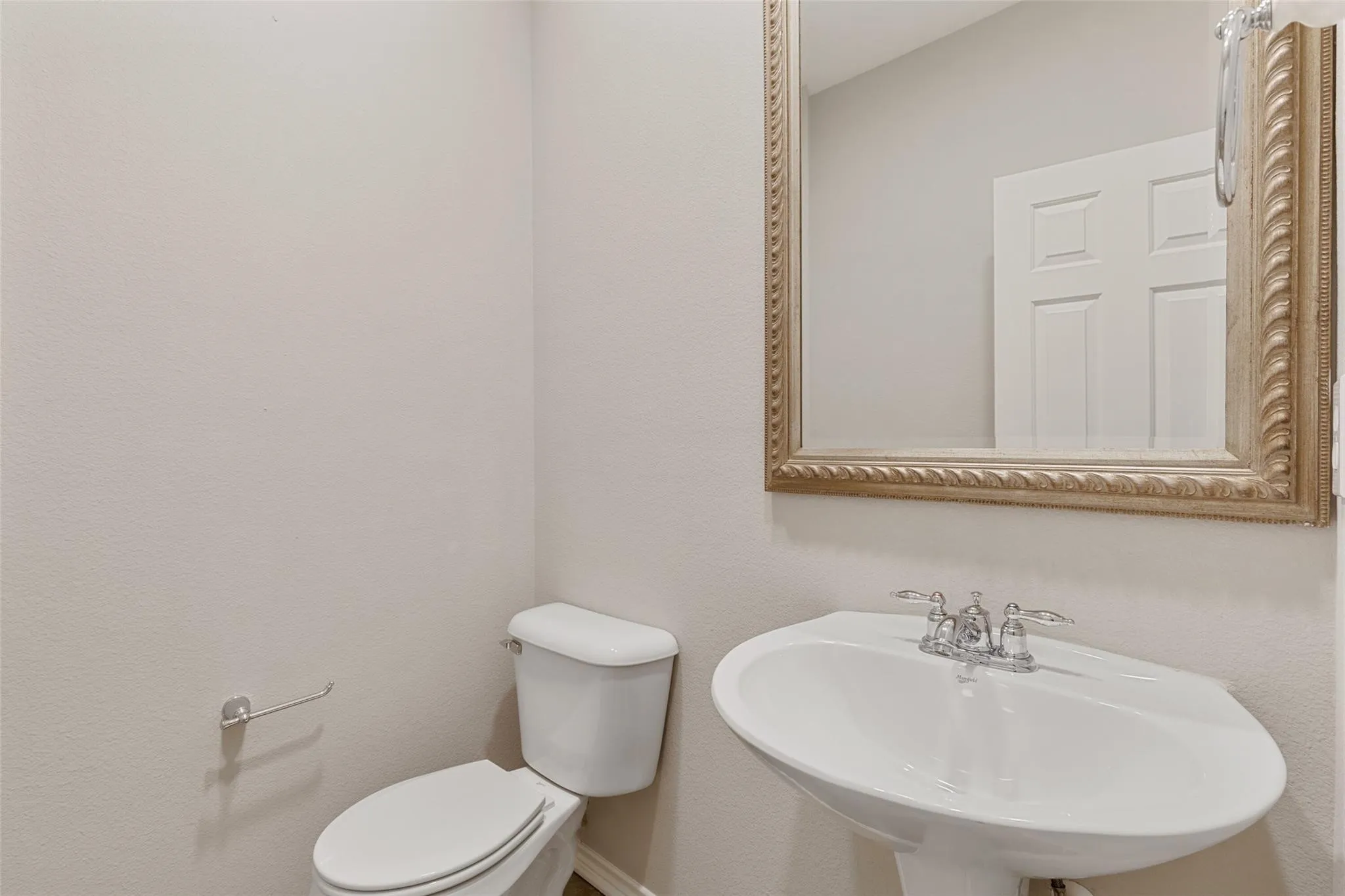 Townhouse For Rent in Dallas County , 4121 Mckinney Avenue 6, Dallas, Texas 75204, 2 Bedroom, 3 Bathroom, 2 Garage spaces, 1,880 Sqft, built in 2003, mls#21338148, Real Estate Agent in Dallas, Homes For Rent in Dallas county, Homes For Rent in Dallas, Realtor in Dallas Texas, Real Estate Brokerage Independent Realty Texas, Luminita Cordes Realtor