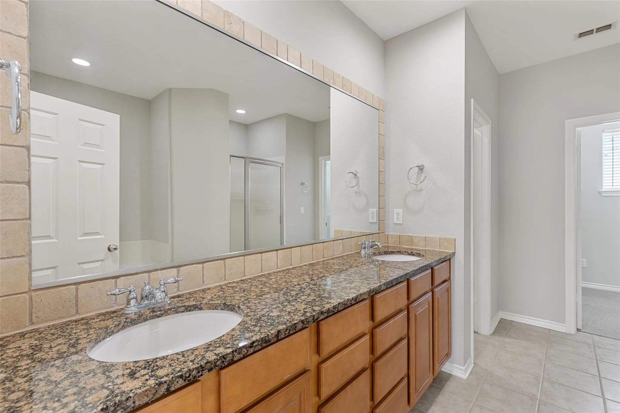 Townhouse For Rent in Dallas County , 4121 Mckinney Avenue 6, Dallas, Texas 75204, 2 Bedroom, 3 Bathroom, 2 Garage spaces, 1,880 Sqft, built in 2003, mls#21338148, Real Estate Agent in Dallas, Homes For Rent in Dallas county, Homes For Rent in Dallas, Realtor in Dallas Texas, Real Estate Brokerage Independent Realty Texas, Luminita Cordes Realtor