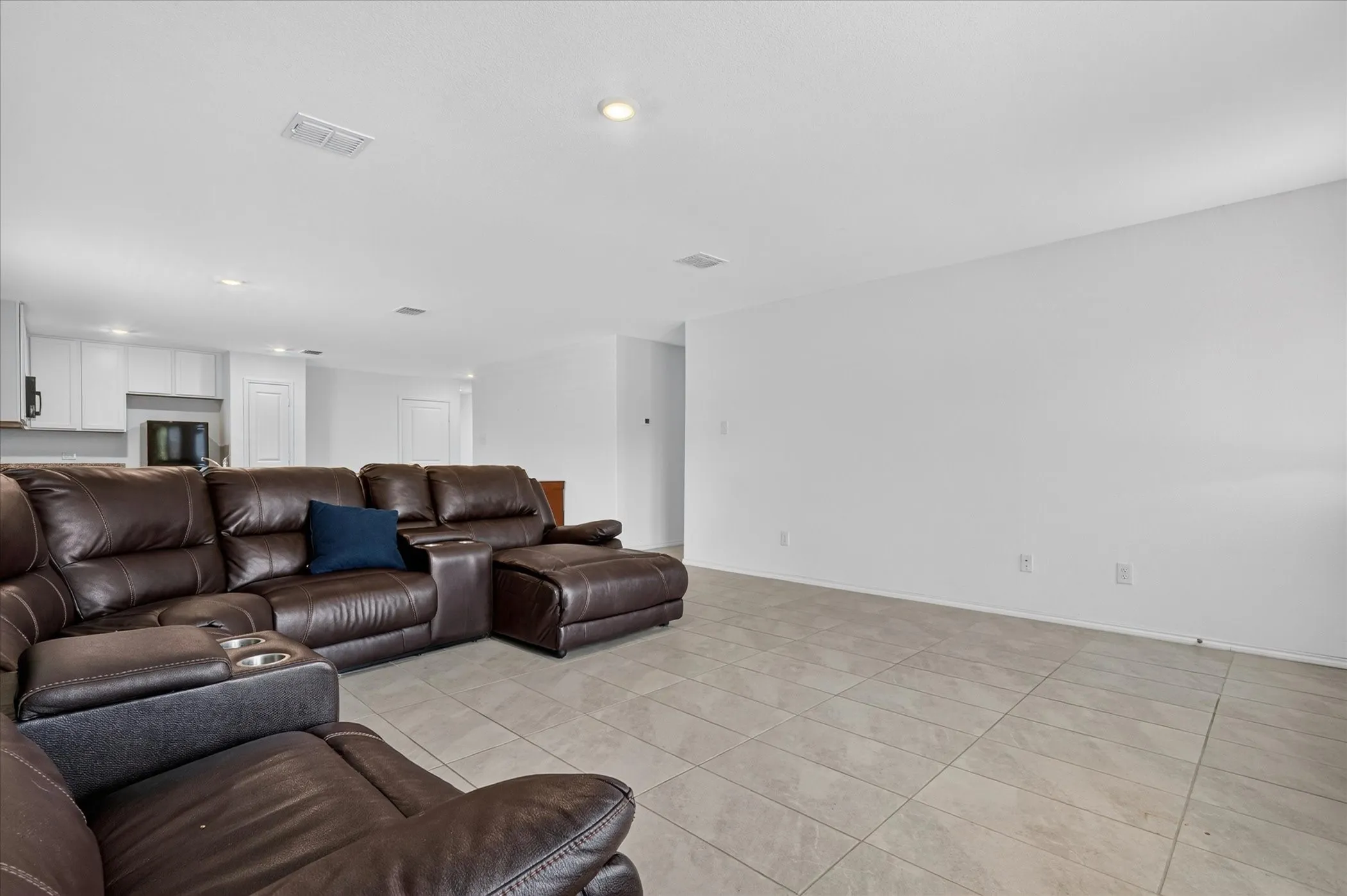 Single Family Residence For Rent in Ellis County , 2003 Ava Drive, Ennis, Texas 75119, 3 Bedroom, 2 Bathroom, 2 Garage spaces, 1,500 Sqft, built in 2023, mls#21343347, Real Estate Agent in Ennis, Homes For Rent in Ellis county, Homes For Rent in Ennis, Realtor in Ennis Texas, Real Estate Brokerage Independent Realty Texas, Luminita Cordes Realtor
