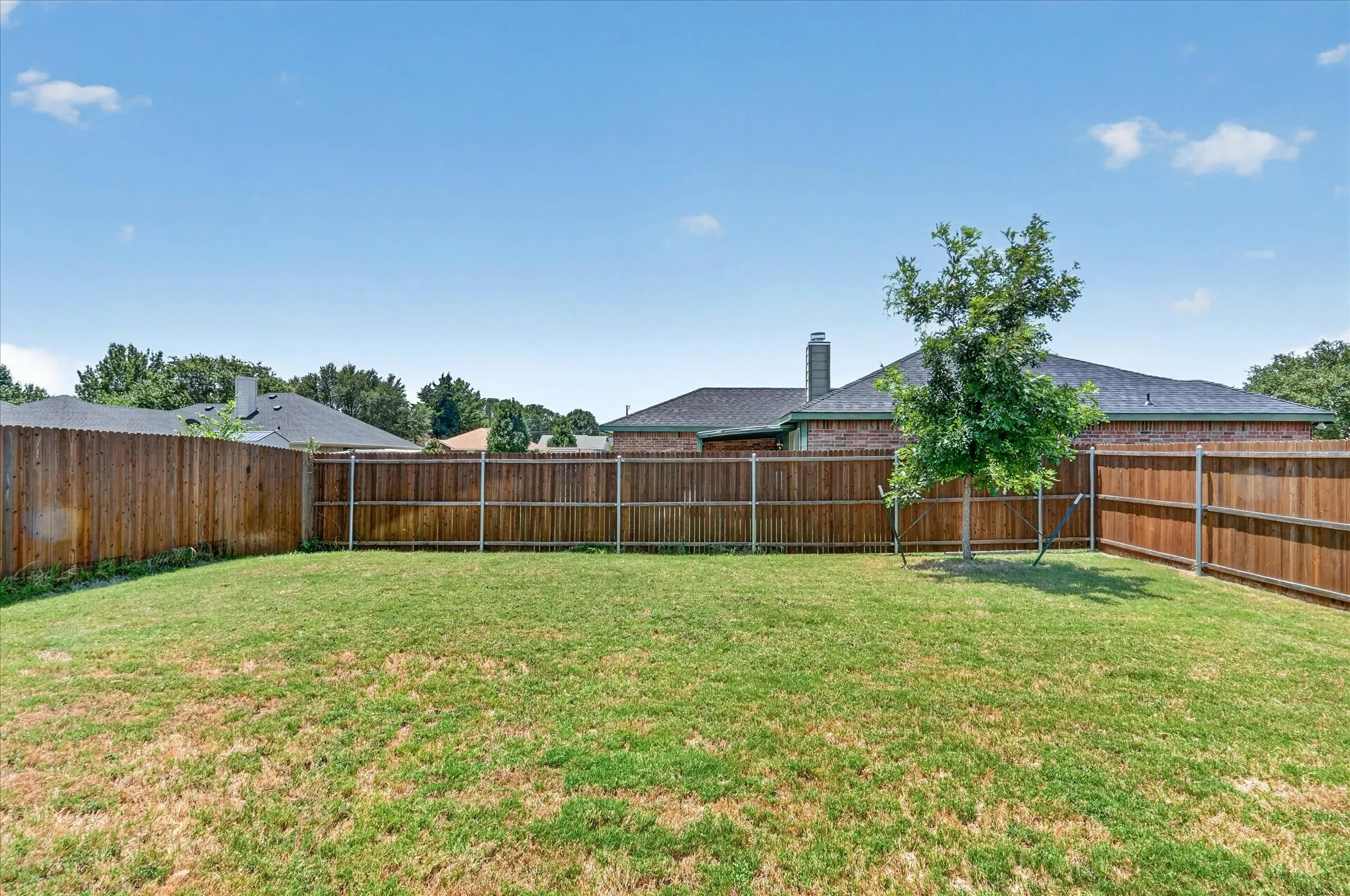 Single Family Residence For Rent in Ellis County , 2003 Ava Drive, Ennis, Texas 75119, 3 Bedroom, 2 Bathroom, 2 Garage spaces, 1,500 Sqft, built in 2023, mls#21343347, Real Estate Agent in Ennis, Homes For Rent in Ellis county, Homes For Rent in Ennis, Realtor in Ennis Texas, Real Estate Brokerage Independent Realty Texas, Luminita Cordes Realtor