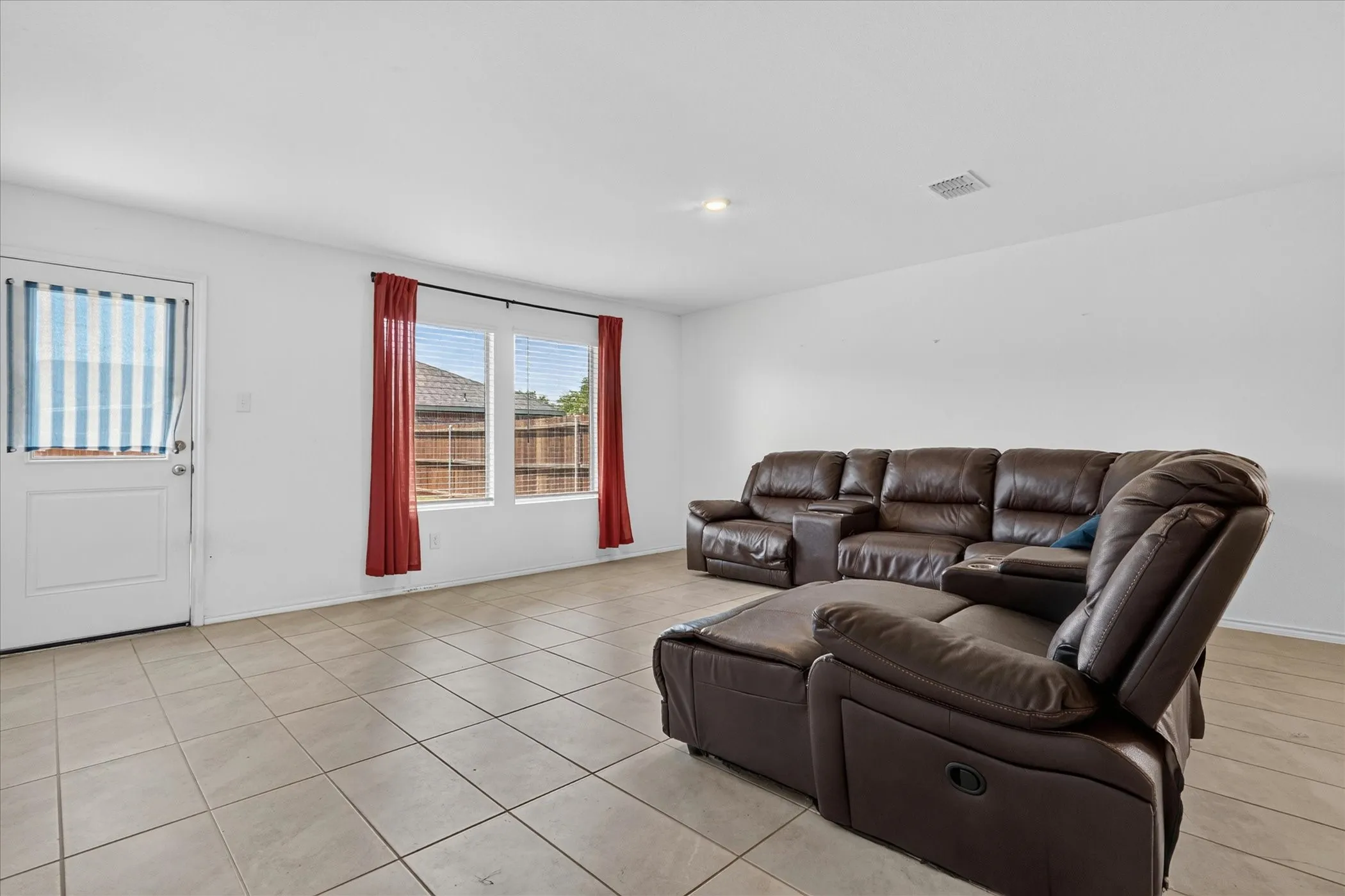 Single Family Residence For Rent in Ellis County , 2003 Ava Drive, Ennis, Texas 75119, 3 Bedroom, 2 Bathroom, 2 Garage spaces, 1,500 Sqft, built in 2023, mls#21343347, Real Estate Agent in Ennis, Homes For Rent in Ellis county, Homes For Rent in Ennis, Realtor in Ennis Texas, Real Estate Brokerage Independent Realty Texas, Luminita Cordes Realtor