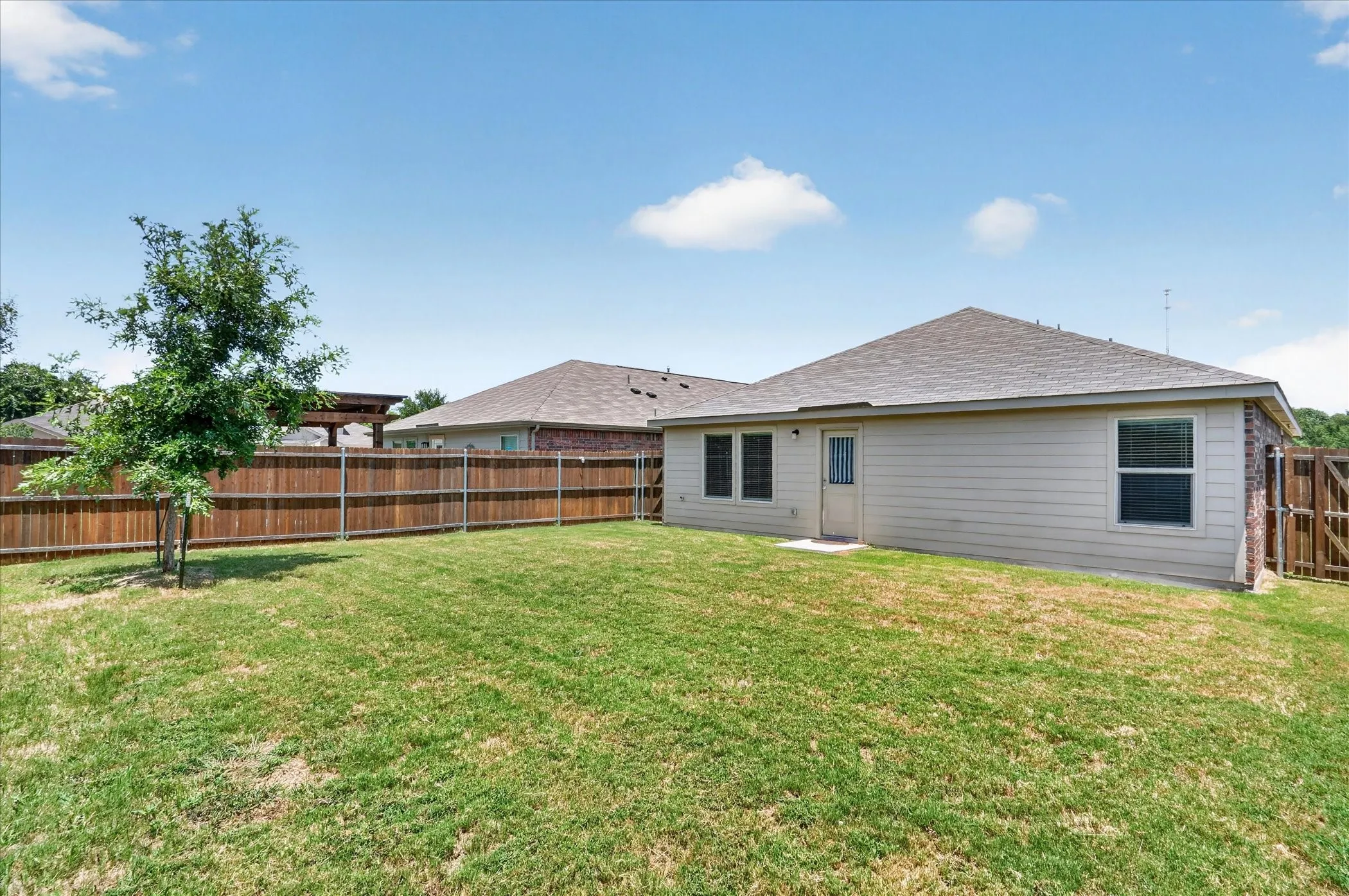 Single Family Residence For Rent in Ellis County , 2003 Ava Drive, Ennis, Texas 75119, 3 Bedroom, 2 Bathroom, 2 Garage spaces, 1,500 Sqft, built in 2023, mls#21343347, Real Estate Agent in Ennis, Homes For Rent in Ellis county, Homes For Rent in Ennis, Realtor in Ennis Texas, Real Estate Brokerage Independent Realty Texas, Luminita Cordes Realtor
