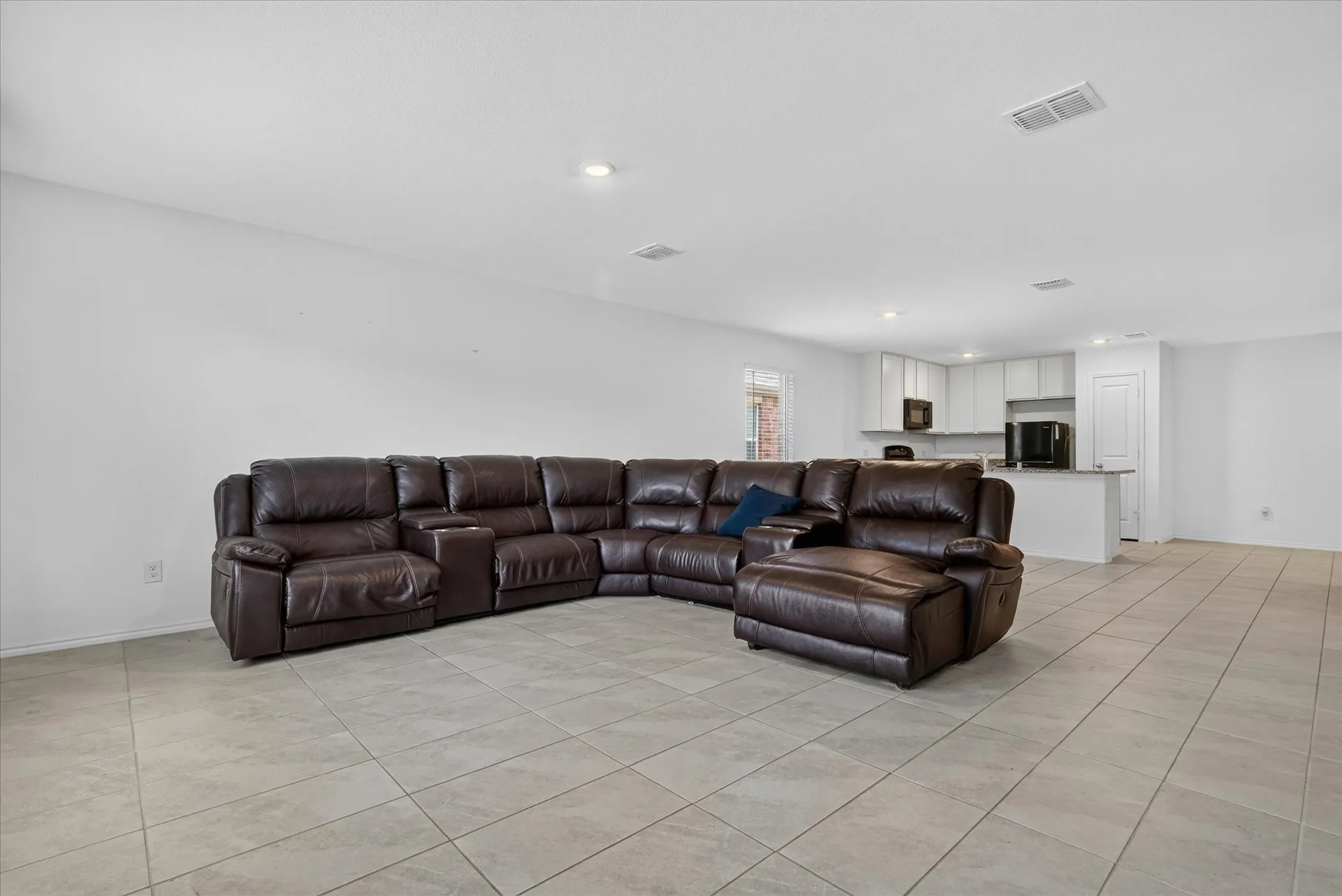 Single Family Residence For Rent in Ellis County , 2003 Ava Drive, Ennis, Texas 75119, 3 Bedroom, 2 Bathroom, 2 Garage spaces, 1,500 Sqft, built in 2023, mls#21343347, Real Estate Agent in Ennis, Homes For Rent in Ellis county, Homes For Rent in Ennis, Realtor in Ennis Texas, Real Estate Brokerage Independent Realty Texas, Luminita Cordes Realtor