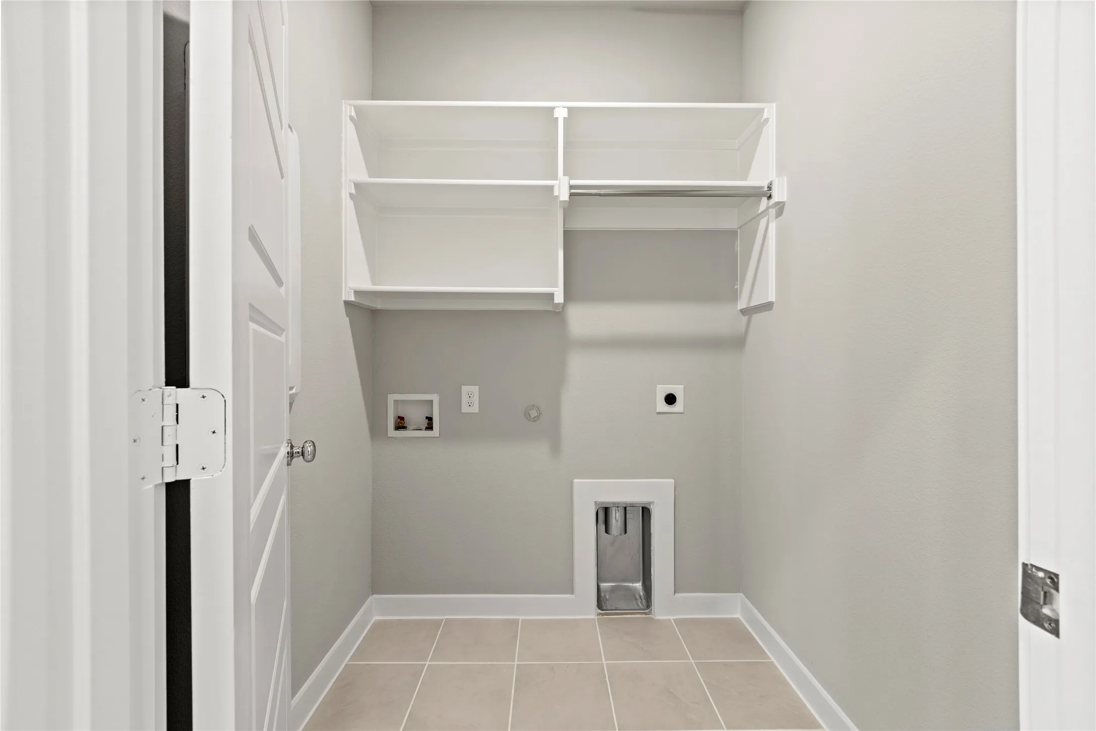 Laundry area featuring electric dryer hookup, hookup for a gas dryer, light tile flooring, and hookup for a washing machine