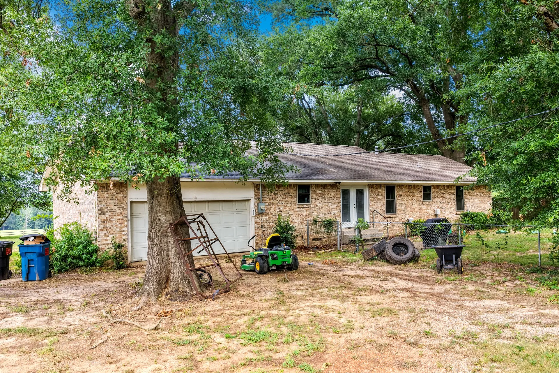 Single Family Residence For Sale in Camp County , 3259 Fm 557, Pittsburg, Texas 75686, 3 Bedrooms, 2 Bathrooms, Garage spaces, 1,456 Sqft, built in 1964, Price $280,000, mls#21342240, Real Estate Agent in Pittsburg, Homes For Sale in Camp county, Homes For Sale in Pittsburg, Realtor in Pittsburg Texas, Real Estate Brokerage Independent Realty Texas, Luminita Cordes Realtor