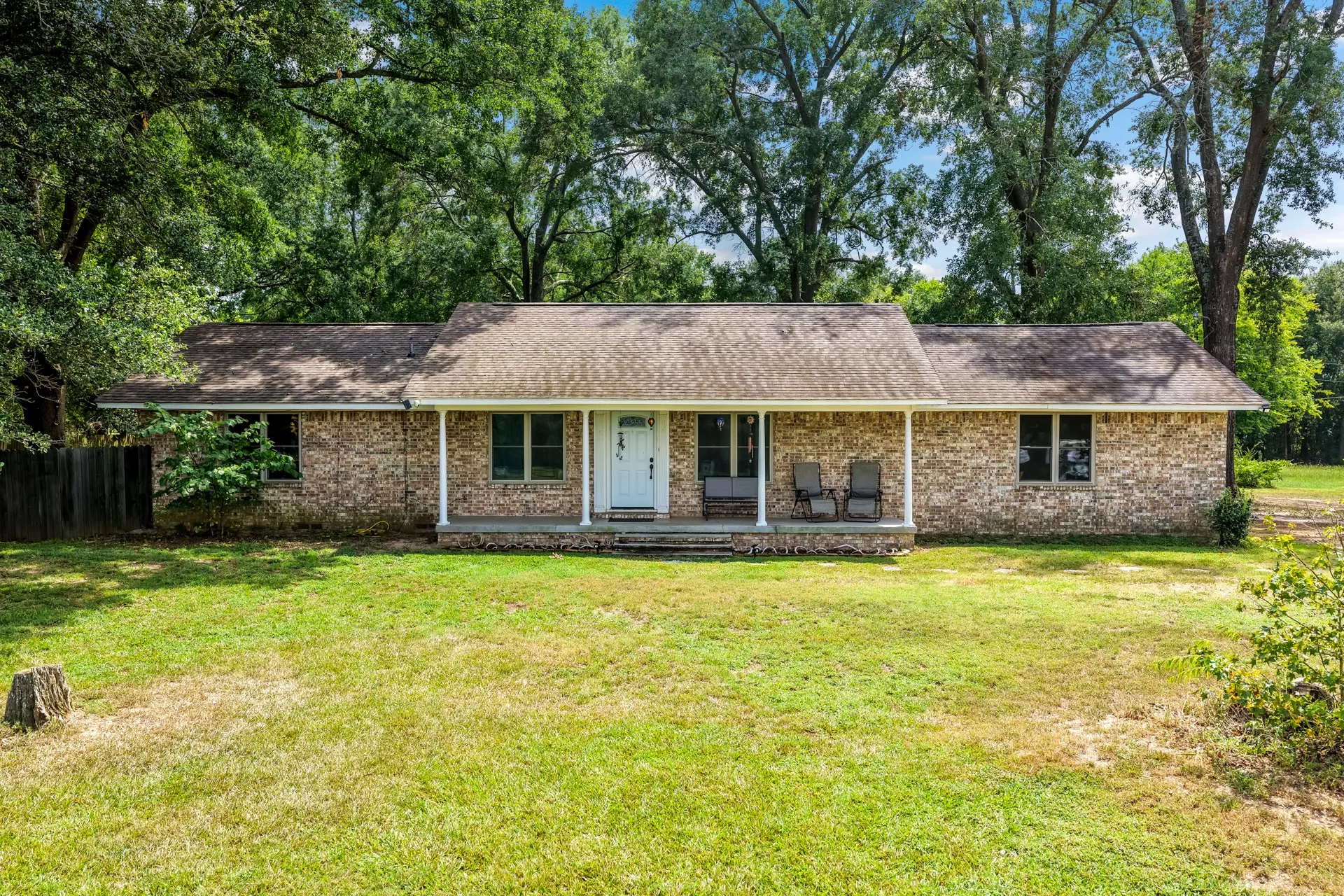 Single Family Residence For Sale in Camp County , 3259 Fm 557, Pittsburg, Texas 75686, 3 Bedrooms, 2 Bathrooms, Garage spaces, 1,456 Sqft, built in 1964, Price $280,000, mls#21342240, Real Estate Agent in Pittsburg, Homes For Sale in Camp county, Homes For Sale in Pittsburg, Realtor in Pittsburg Texas, Real Estate Brokerage Independent Realty Texas, Luminita Cordes Realtor