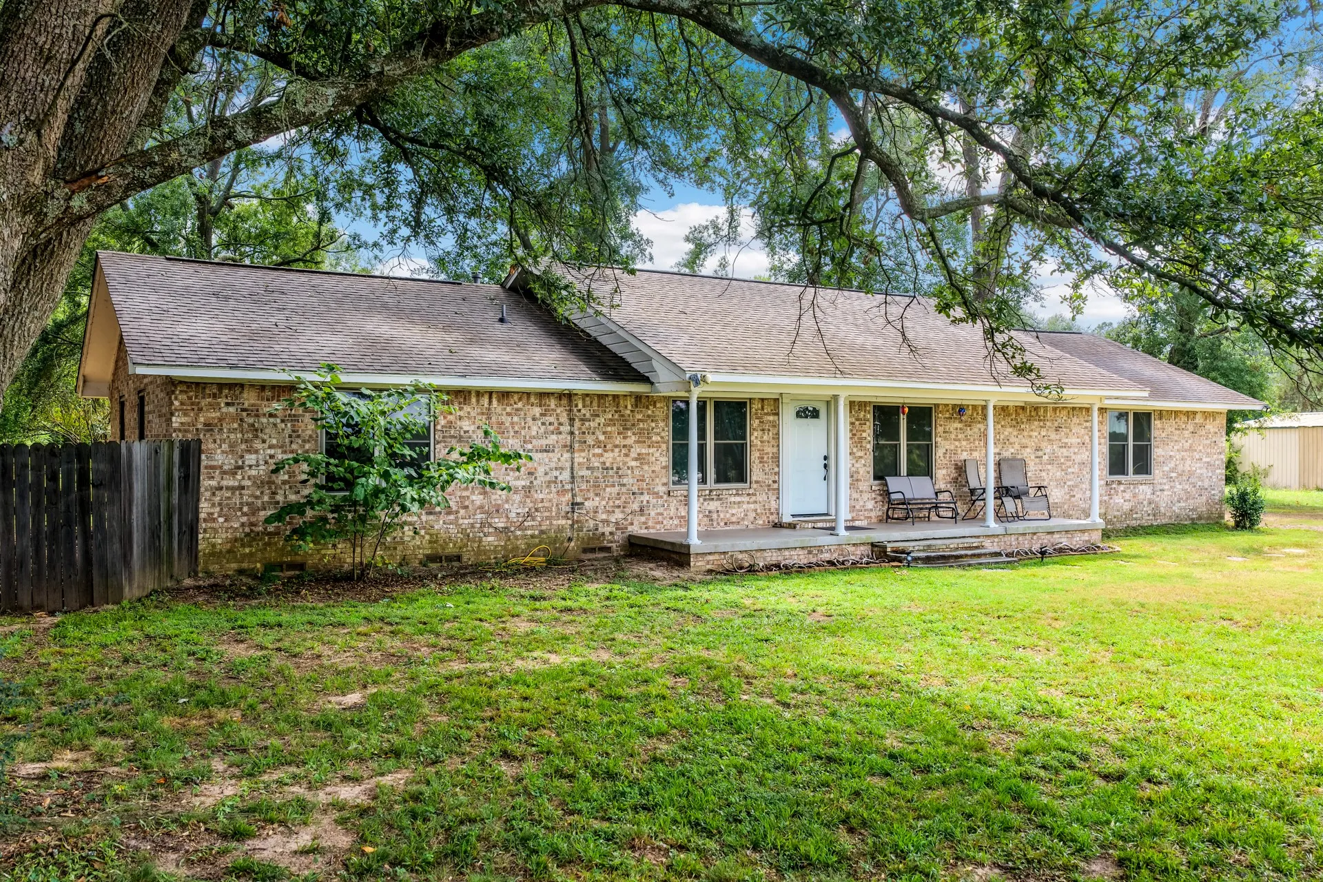 Single Family Residence For Sale in Camp County , 3259 Fm 557, Pittsburg, Texas 75686, 3 Bedrooms, 2 Bathrooms, Garage spaces, 1,456 Sqft, built in 1964, Price $280,000, mls#21342240, Real Estate Agent in Pittsburg, Homes For Sale in Camp county, Homes For Sale in Pittsburg, Realtor in Pittsburg Texas, Real Estate Brokerage Independent Realty Texas, Luminita Cordes Realtor