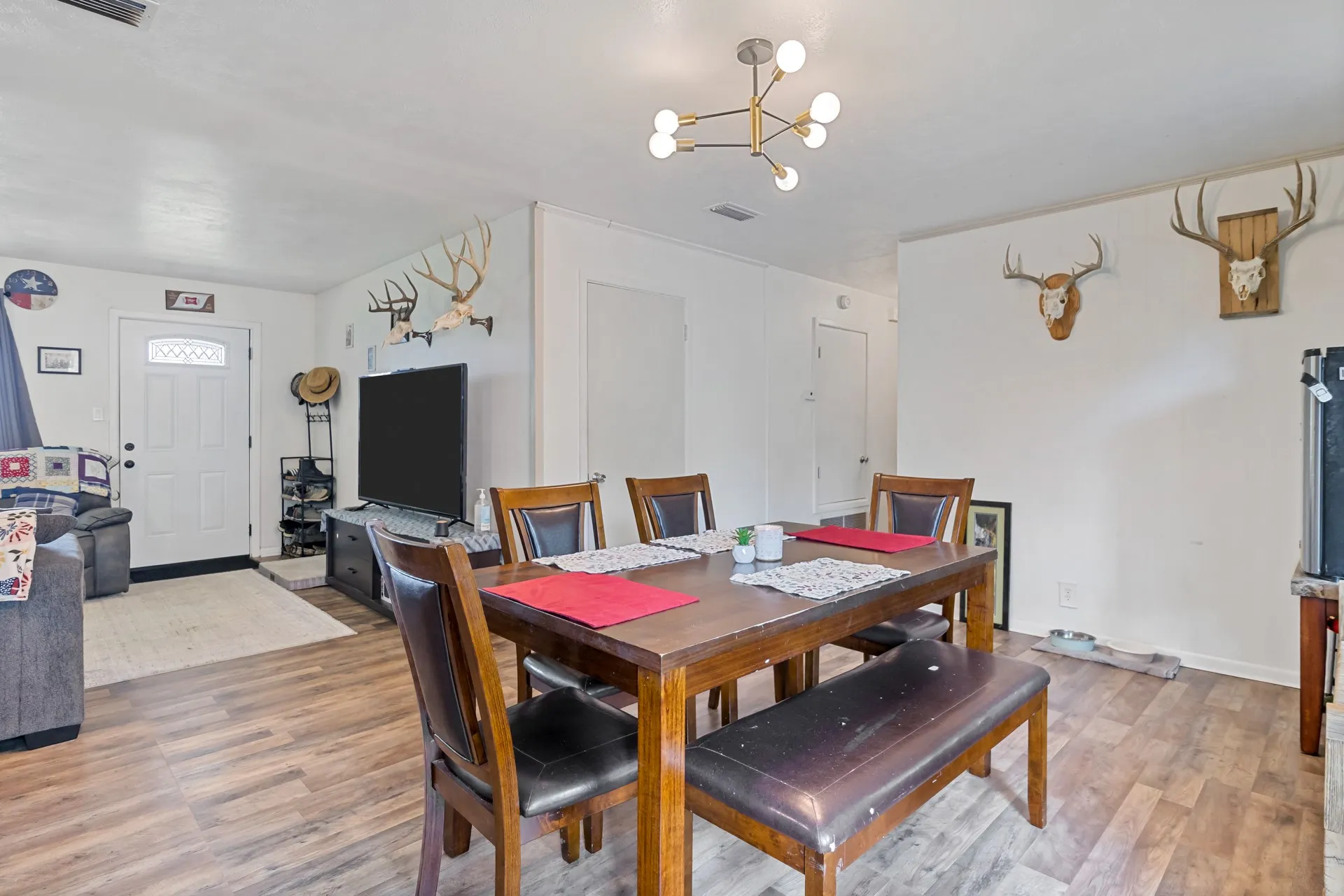 Single Family Residence For Sale in Camp County , 3259 Fm 557, Pittsburg, Texas 75686, 3 Bedrooms, 2 Bathrooms, Garage spaces, 1,456 Sqft, built in 1964, Price $280,000, mls#21342240, Real Estate Agent in Pittsburg, Homes For Sale in Camp county, Homes For Sale in Pittsburg, Realtor in Pittsburg Texas, Real Estate Brokerage Independent Realty Texas, Luminita Cordes Realtor