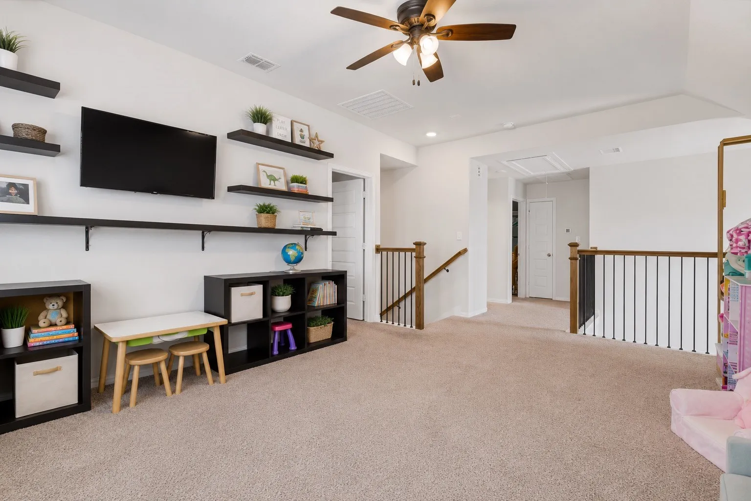 Single Family Residence For Sale in Tarrant County , 125 Kirwin Drive, Fort Worth, Texas 76131, 4 Bedrooms, 3 Bathrooms, 2 Garage spaces, 2,714 Sqft, built in 2020, Price $425,000, mls#21343226, Real Estate Agent in Fort Worth, Homes For Sale in Tarrant county, Homes For Sale in Fort Worth, Realtor in Fort Worth Texas, Real Estate Brokerage Independent Realty Texas, Luminita Cordes Realtor