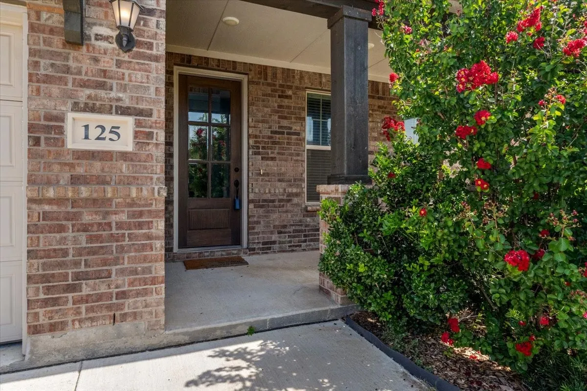 Single Family Residence For Sale in Tarrant County , 125 Kirwin Drive, Fort Worth, Texas 76131, 4 Bedrooms, 3 Bathrooms, 2 Garage spaces, 2,714 Sqft, built in 2020, Price $425,000, mls#21343226, Real Estate Agent in Fort Worth, Homes For Sale in Tarrant county, Homes For Sale in Fort Worth, Realtor in Fort Worth Texas, Real Estate Brokerage Independent Realty Texas, Luminita Cordes Realtor