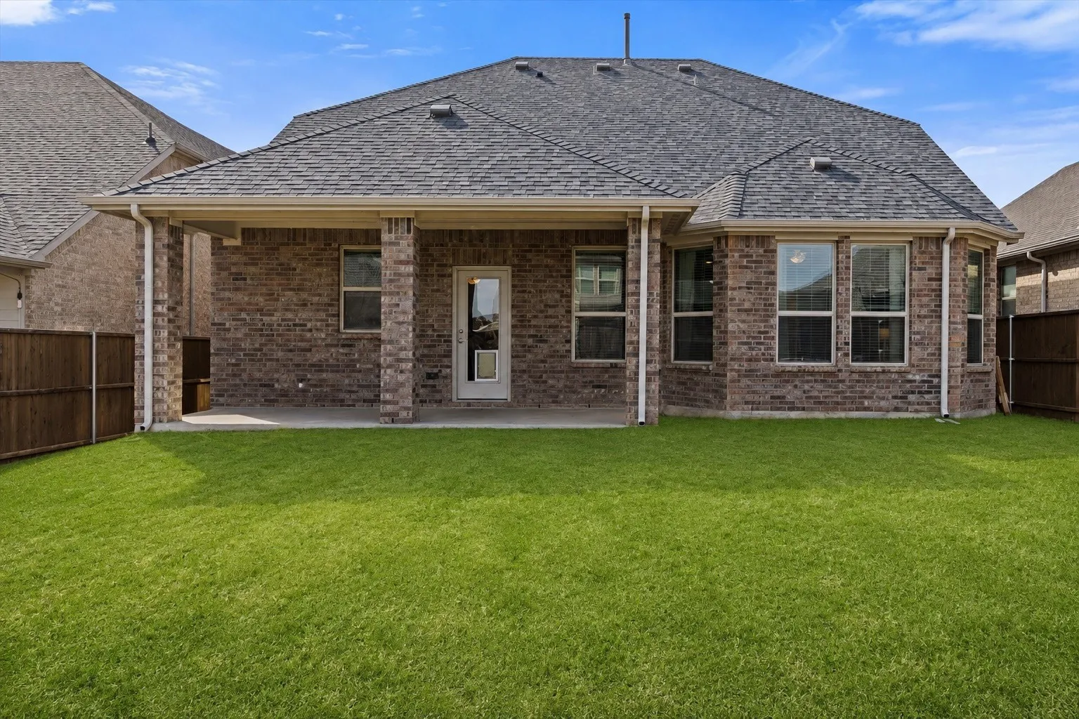 Single Family Residence For Sale in Tarrant County , 125 Kirwin Drive, Fort Worth, Texas 76131, 4 Bedrooms, 3 Bathrooms, 2 Garage spaces, 2,714 Sqft, built in 2020, Price $425,000, mls#21343226, Real Estate Agent in Fort Worth, Homes For Sale in Tarrant county, Homes For Sale in Fort Worth, Realtor in Fort Worth Texas, Real Estate Brokerage Independent Realty Texas, Luminita Cordes Realtor