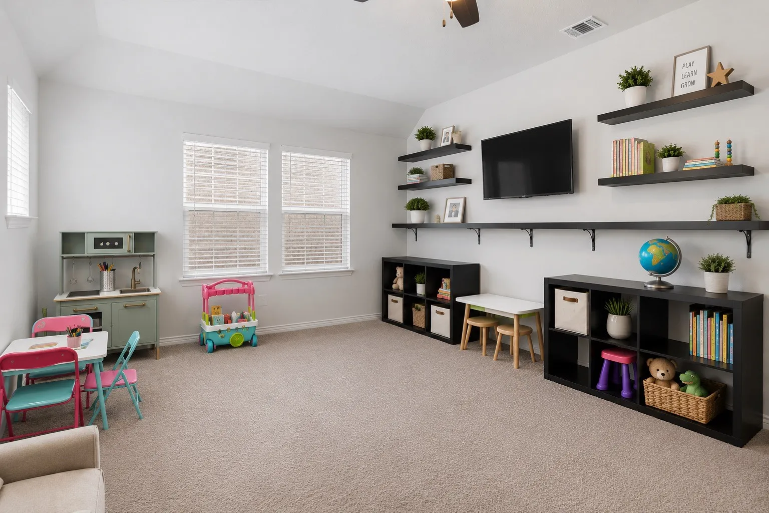 Single Family Residence For Sale in Tarrant County , 125 Kirwin Drive, Fort Worth, Texas 76131, 4 Bedrooms, 3 Bathrooms, 2 Garage spaces, 2,714 Sqft, built in 2020, Price $425,000, mls#21343226, Real Estate Agent in Fort Worth, Homes For Sale in Tarrant county, Homes For Sale in Fort Worth, Realtor in Fort Worth Texas, Real Estate Brokerage Independent Realty Texas, Luminita Cordes Realtor