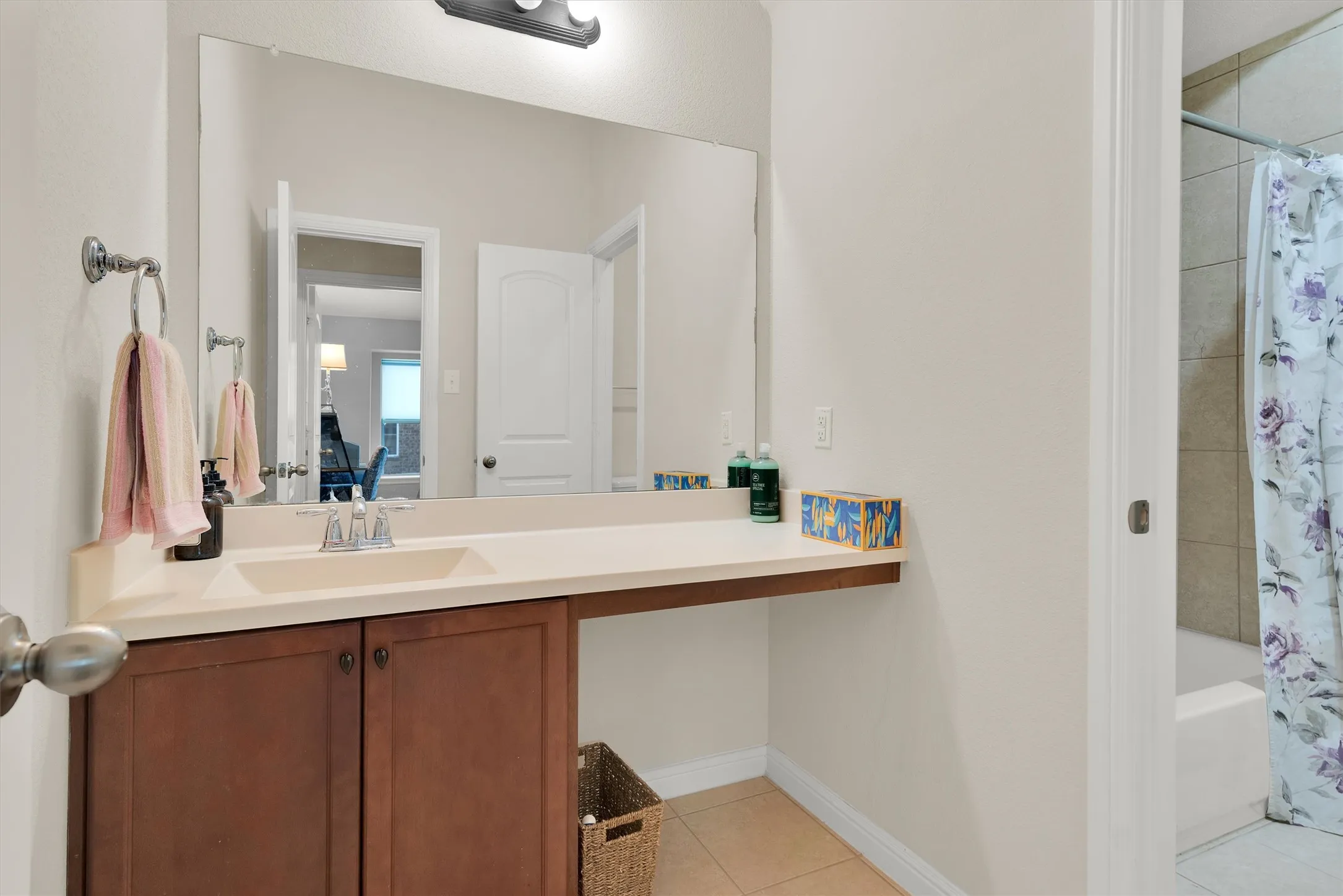 Single Family Residence For Sale in Dallas County , 4005 Hawthorne Drive, Sachse, Texas 75048, 3 Bedroom, 2 Bathroom, 2 Garage spaces, 2,187 Sqft, built in 2014, mls#21342861, Real Estate Agent in Sachse, Homes For Sale in Dallas county, Homes For Sale in Sachse, Realtor in Sachse Texas, Real Estate Brokerage Independent Realty Texas, Luminita Cordes Realtor